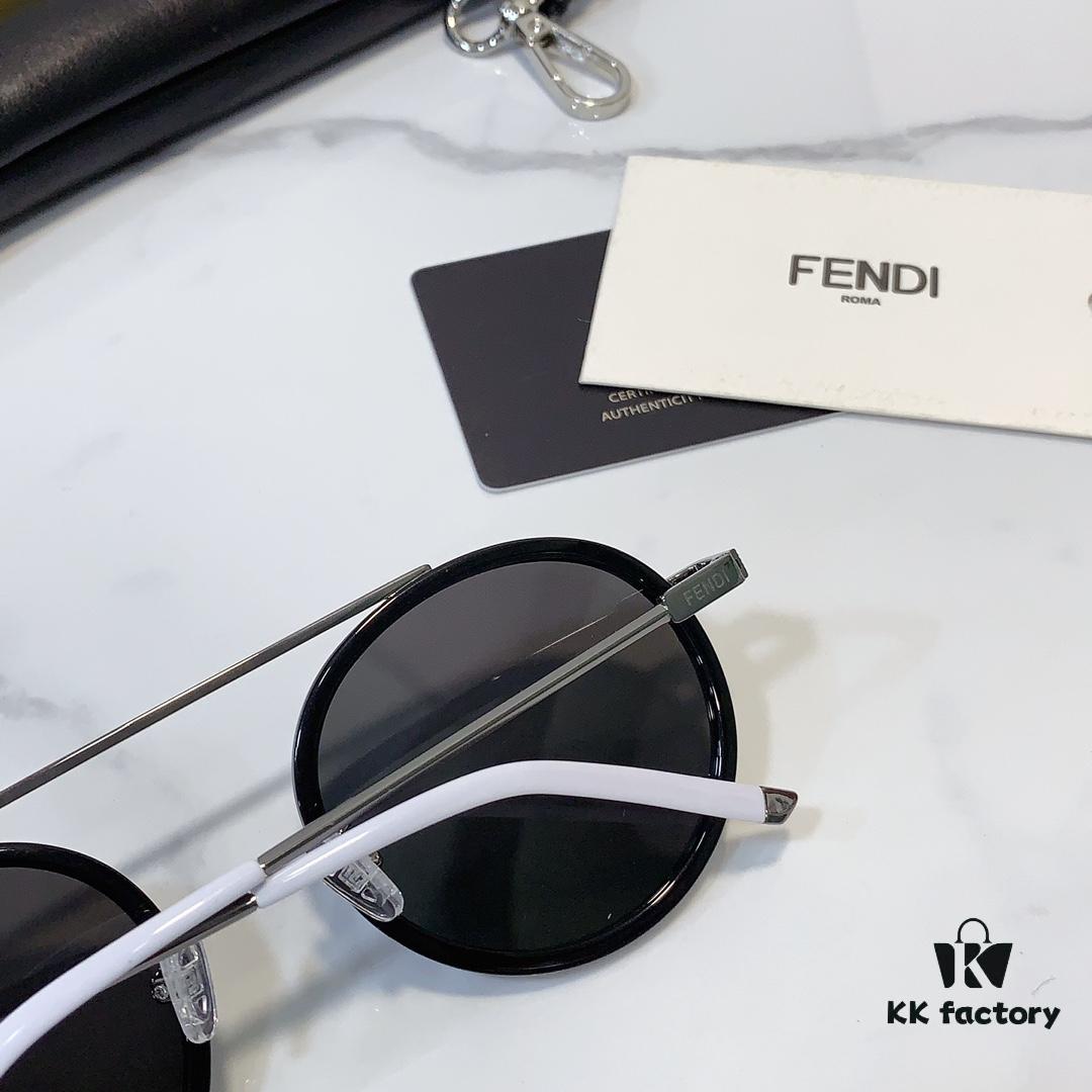 6931fd353a89a121ed54d89a FENDI Latest Official Website Synchronized FF 0025 Aviator Sunglasses Unisex Model Showcasing Brand Characteristics Dual-Tone Electroplated Frame Radiating Design High-Quality Original Order Cabinet Channel Goods Premium Details Visible Upon Close Inspection Suitable for All Face Shapes