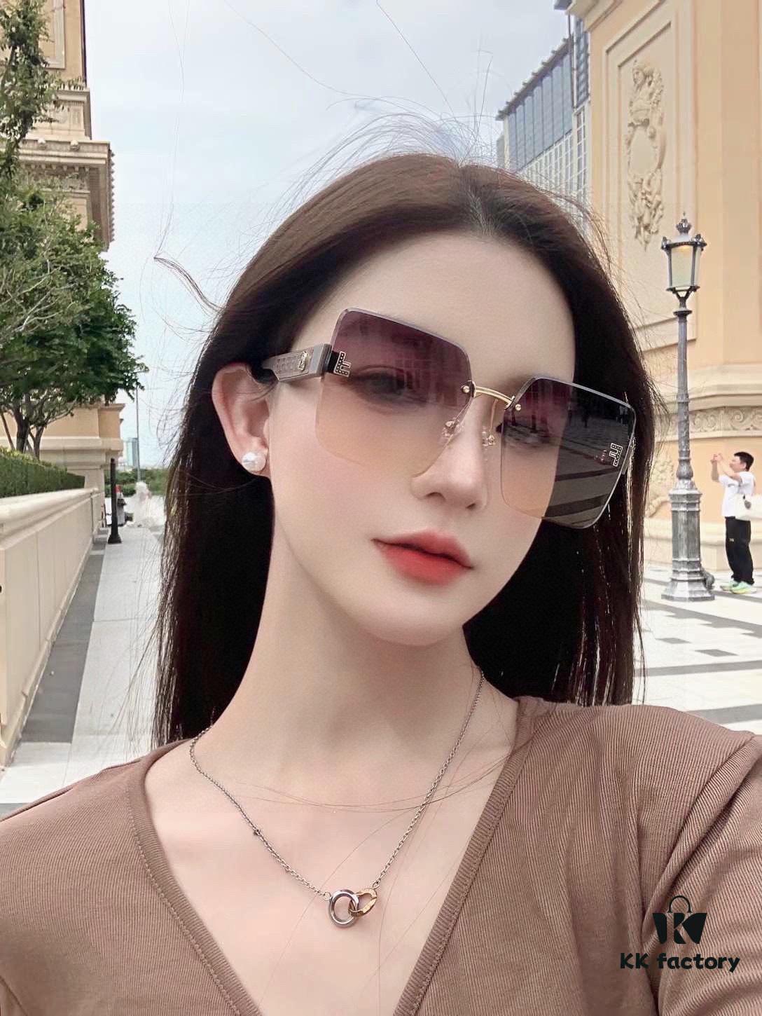 6931fd3a3a89a121ed54d8db FENDI Women's Sunglasses with High-Definition Nylon Lenses, Fashionable Face-Framing Design, Stylish and Trendy 7237 Eyewear