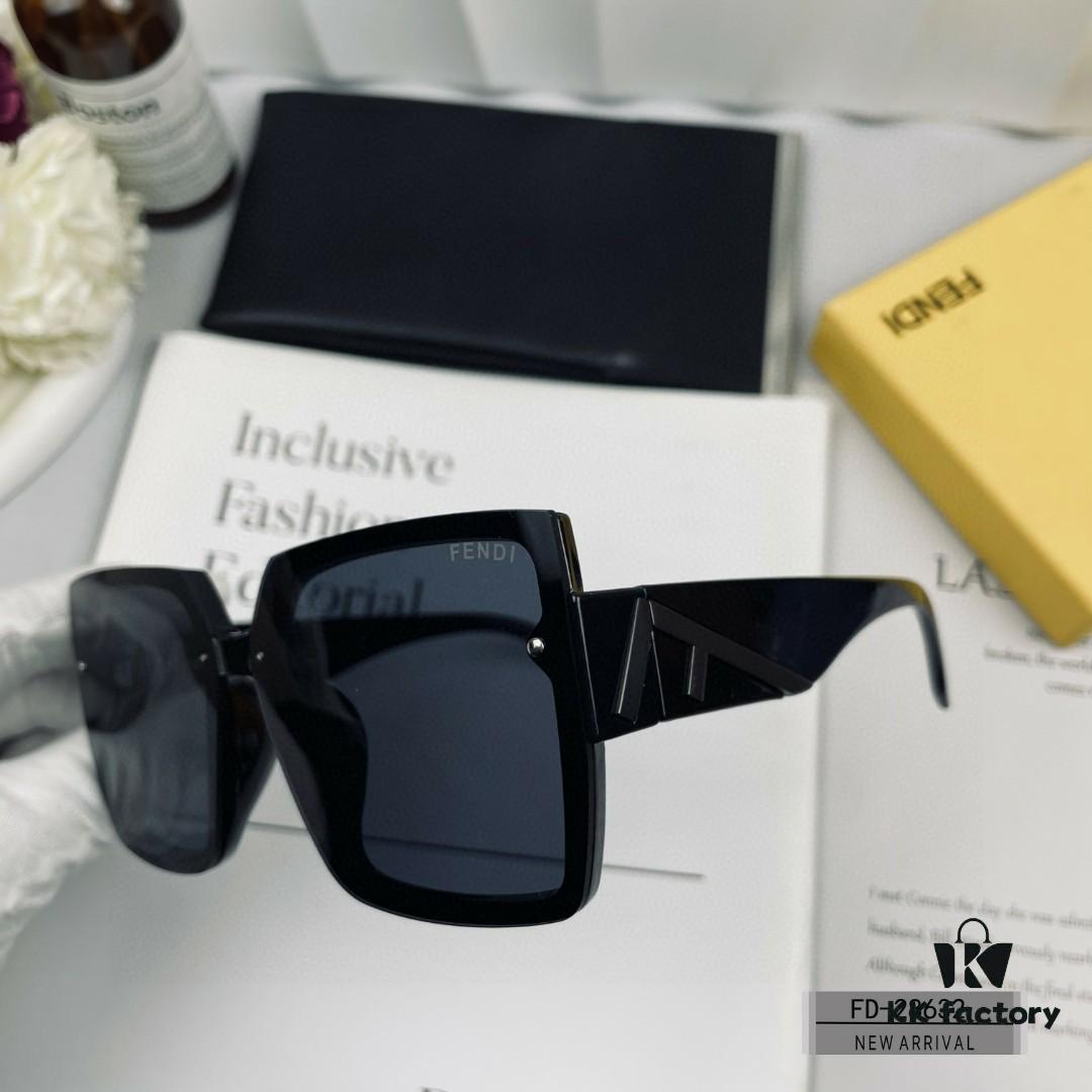 6931fd4a3a89a121ed54d9b6 FENDI Italy - Polarized Sunglasses with TR90 Frame and Polarloid Resin Lenses