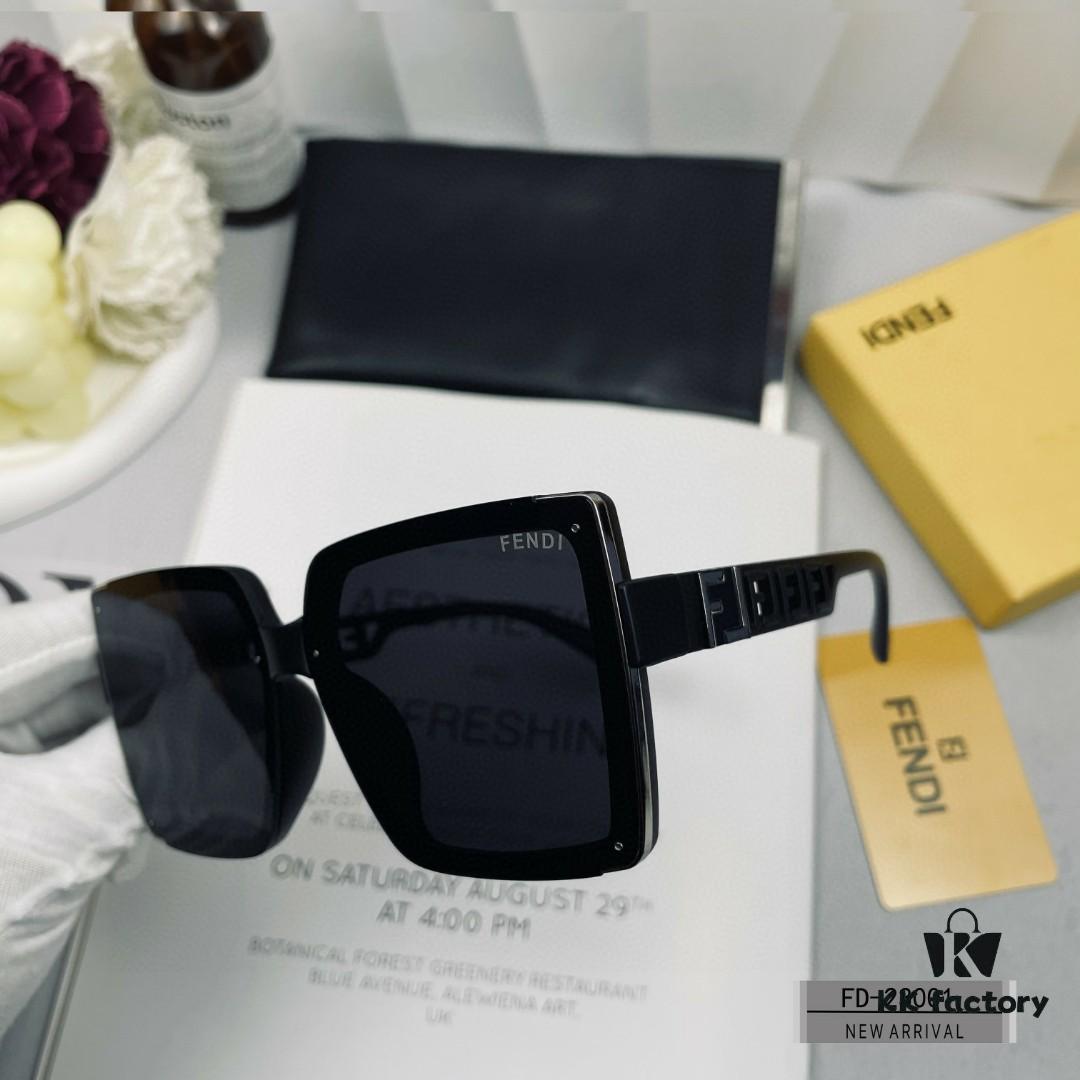 6931fd4c3a89a121ed54d9c8 FENDI Italy | Polarized Sunglasses with TR90 Frame and Polylite Lenses