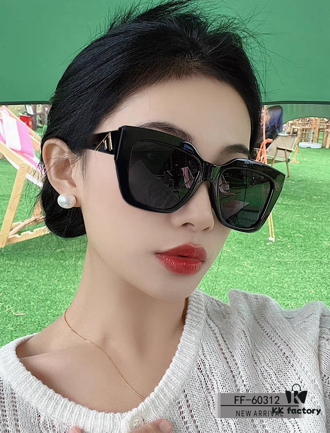 6931fd5f3a89a121ed54daca FENDI Italy | Polarized Sunglasses with TR90 Frame and POLAROID Resin Lenses