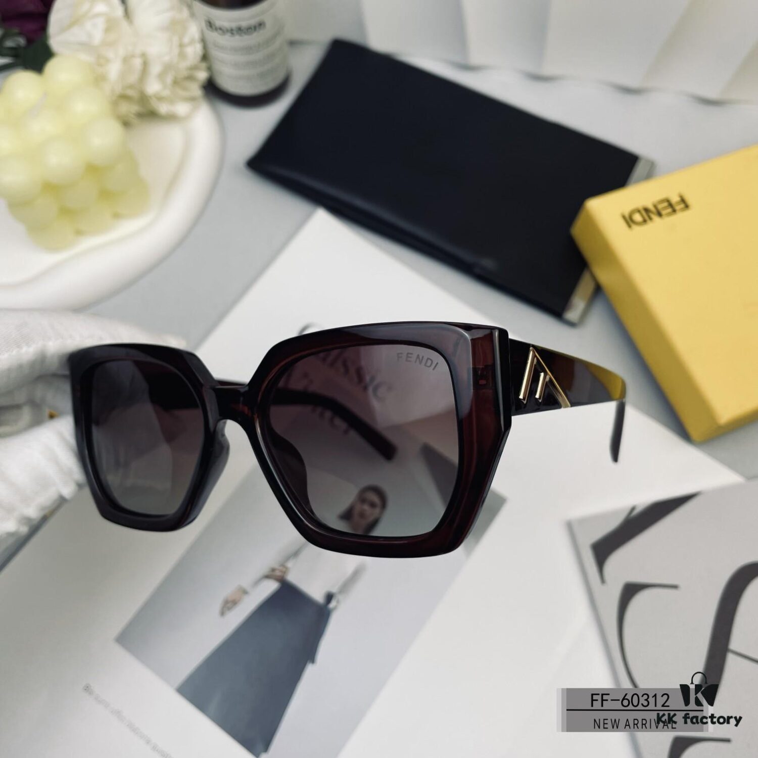 6931fd5f3a89a121ed54dace FENDI Italy | Polarized Sunglasses with TR90 Frame and POLAROID Resin Lenses
