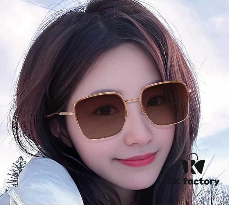 6931fd8d3a89a121ed54dd31 Gucci Classic Square Frame Design, Flattering on All Face Shapes, Perfectly Complements Coats or Dresses, Polarized Lenses for UV Protection
