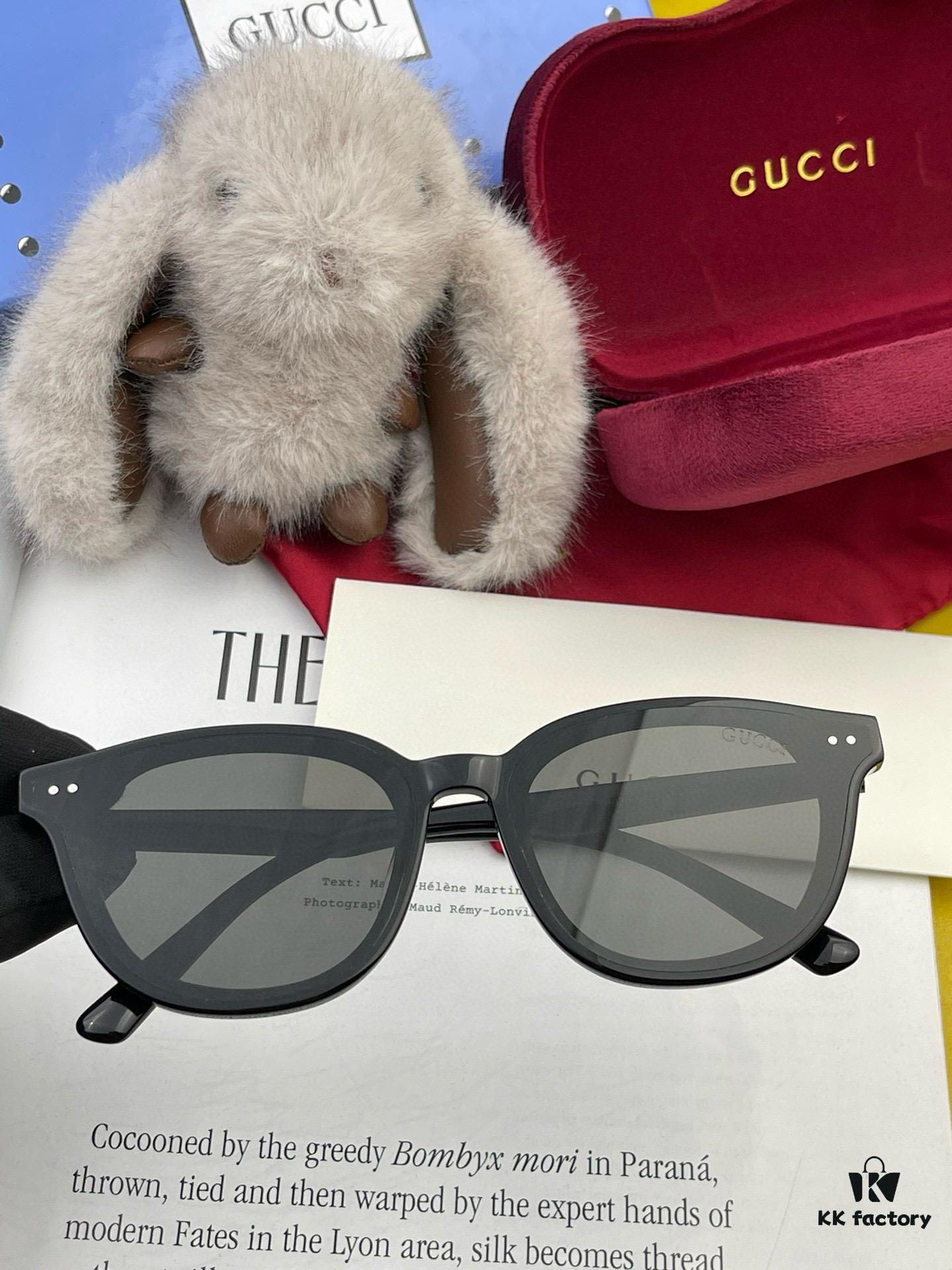 6931fdd53a89a121ed54e0df GUCCI 2025 Spring New One-Piece Sunglasses, Oversized Unisex Nylon Frame Shades