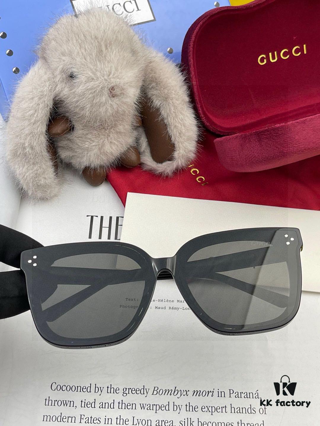6931fdd73a89a121ed54e0fa GUCCI 2025 Spring New Unisex Oversized Nylon Sunglasses Model G4803
