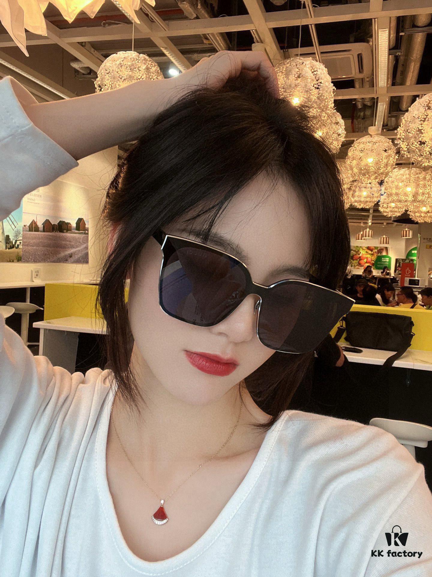 GUCCI 2025 New Spring Unisex Oversized One-Piece Sunglasses G380