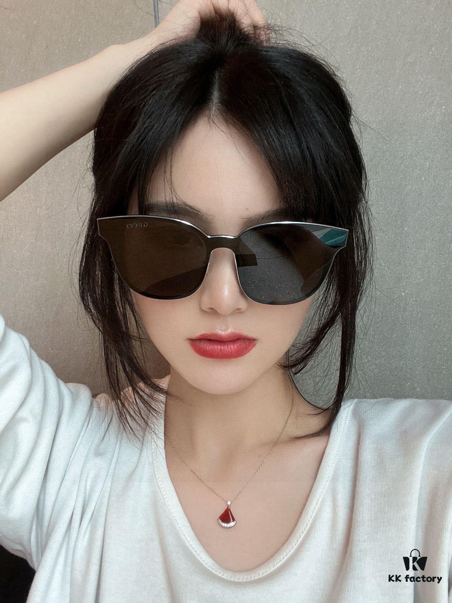 6931fdd93a89a121ed54e114 GUCCI 2024 New Spring Launch One-Piece Oversized Nylon Sunglasses Unisex Model G580