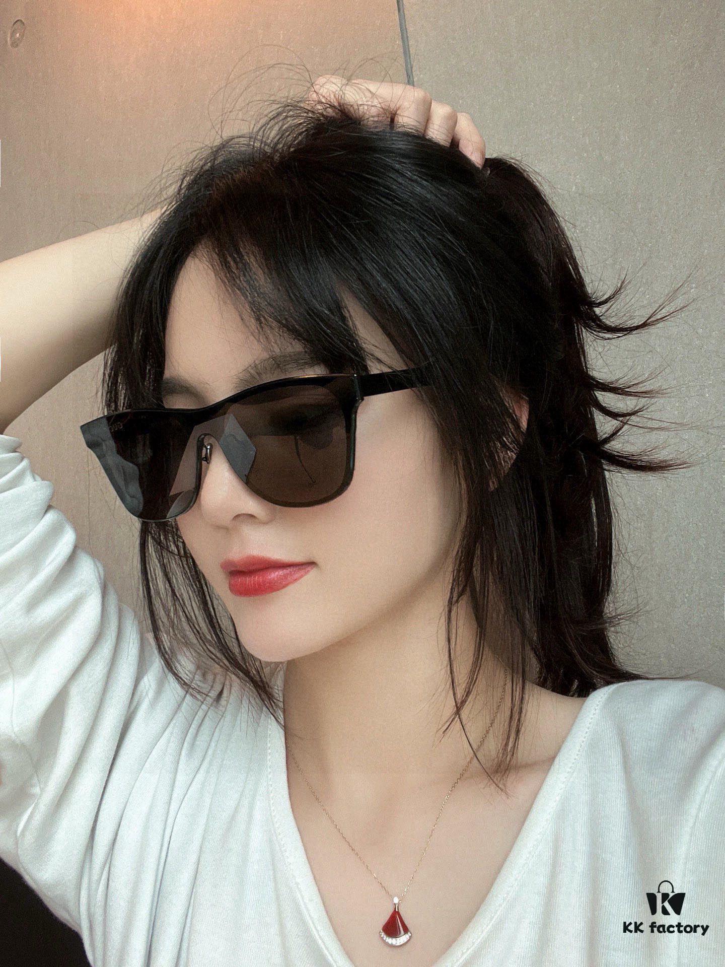 6931fdd93a89a121ed54e11d GUCCI 2025 New Spring Launch One-Piece Oversized Sunglasses, Unisex Nylon Frame UV-Protective Shades