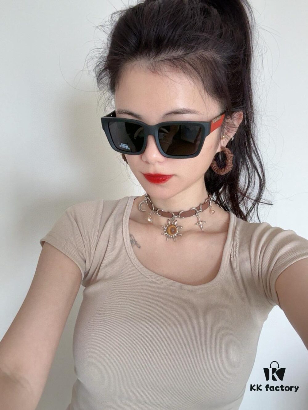 Stylish and Cool [GUCCI] Gucci New Sunglasses with Unique Charm and Avant-garde Design, Square Frame with Seamless Bridge for Ultimate Comfort