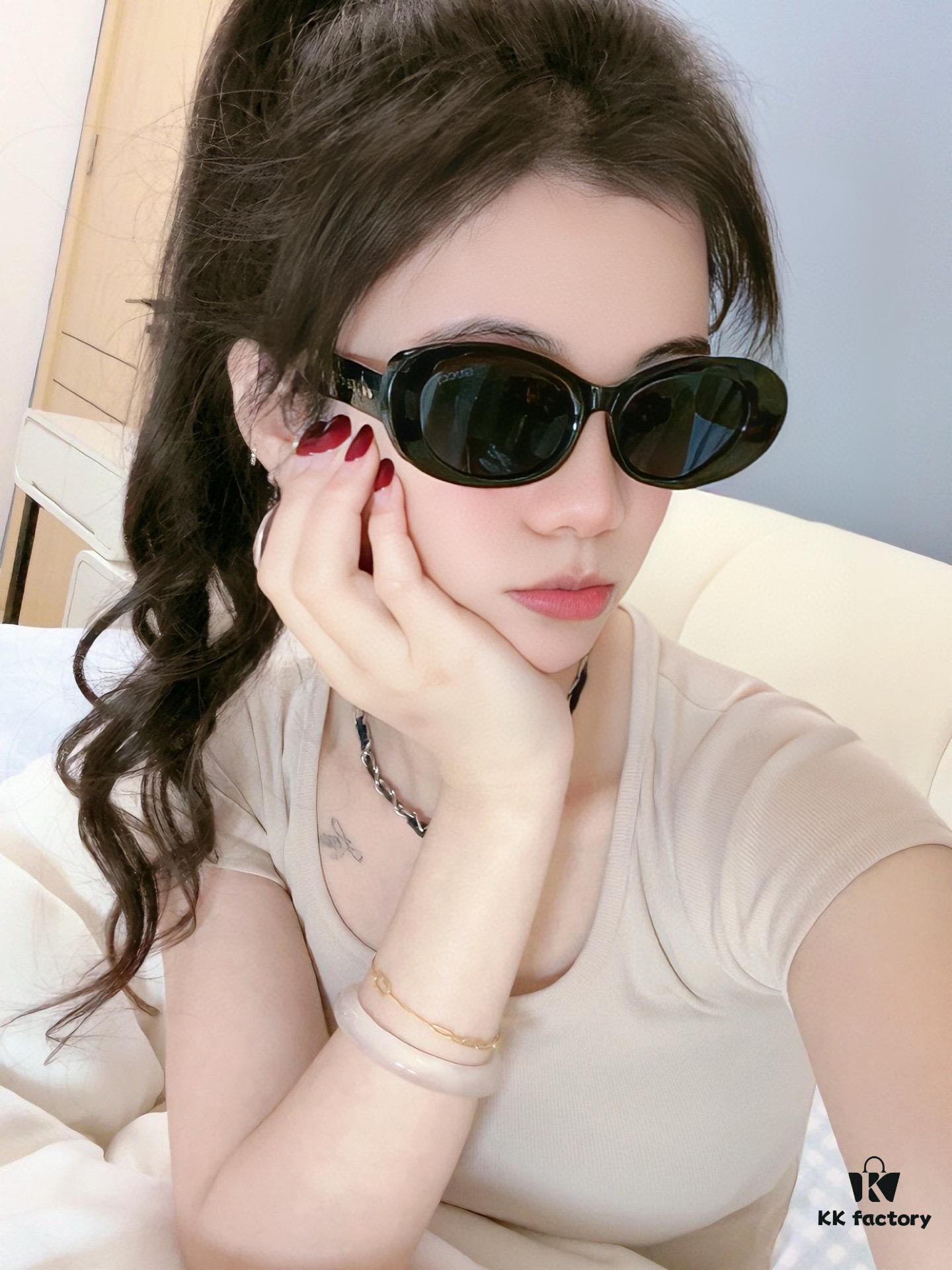 【GUCCI】2025 Spring New Arrival Trendy Popular Fashion Small-Frame Sunglasses High Quality Comfortable Wear Influencer Style Shades Model: G6988