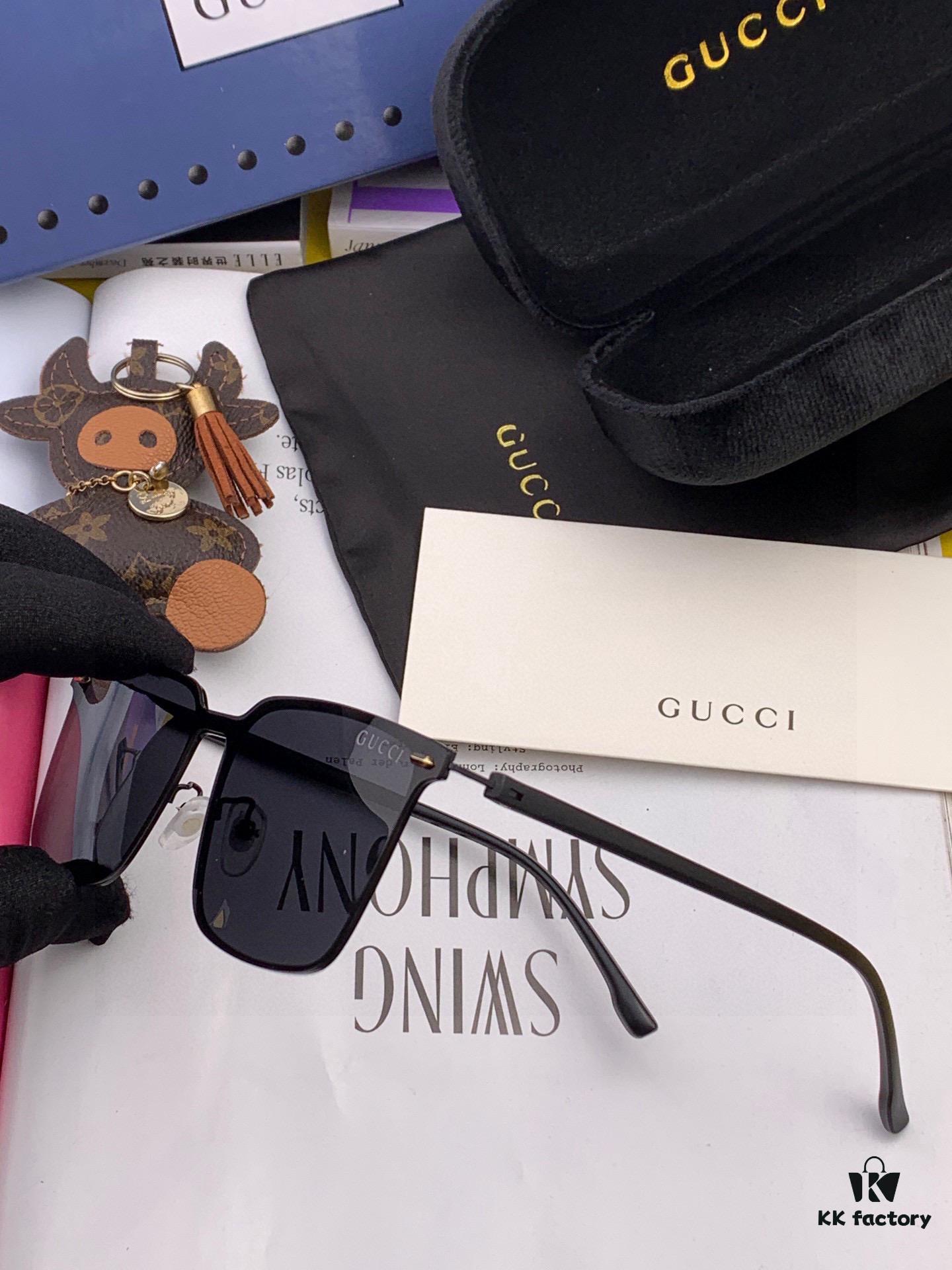 Gucci New Model One-Piece Driving Sunglasses, Must-Have Style for Travel, Celebrity Favorite Unisex Aviator Sun Glasses