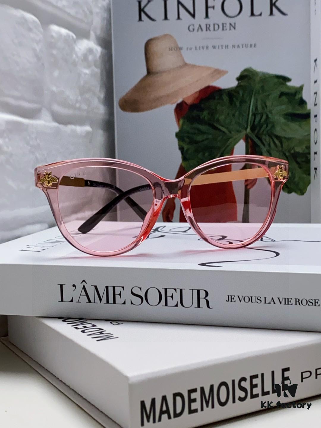 6931fe463a89a121ed54e6a6 Gucci New Bee Style Sunglasses with Metal Hinges, UV Protection, Stylish and Face-Framing for Outdoor Fashion