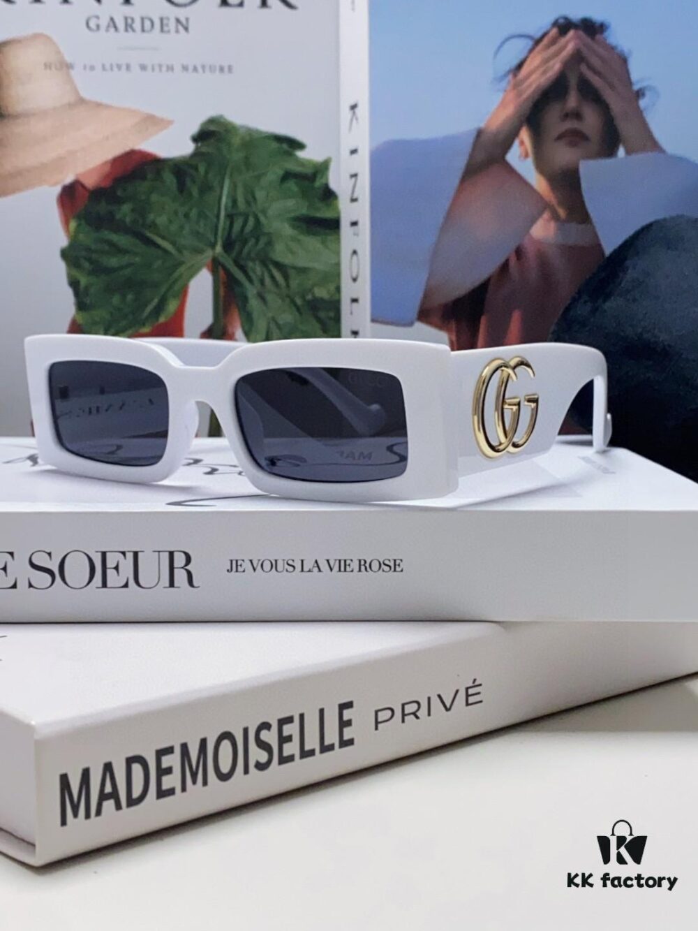 6931fe4d3a89a121ed54e6fe Gucci Cheerful and Bold Personality Rectangular Narrow-Framed Sunglasses Unisex Street Fashion GG1425S
