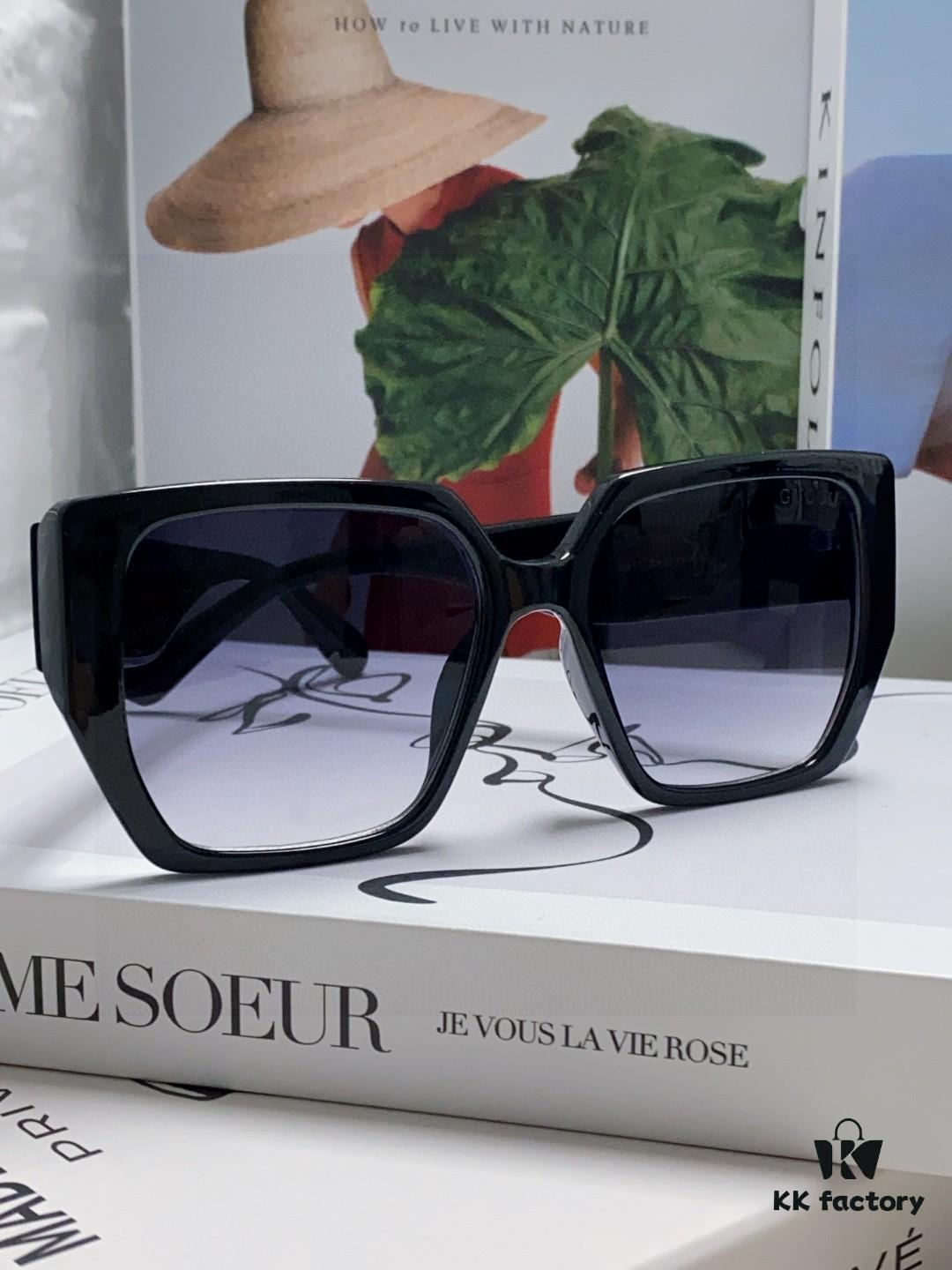 Gucci 2025 New Arrival Influencer Sunglasses for Women, Black Oversized Frame Polarized Sunglasses, Round Face Friendly Celebrity Style Unisex Sun Glasses