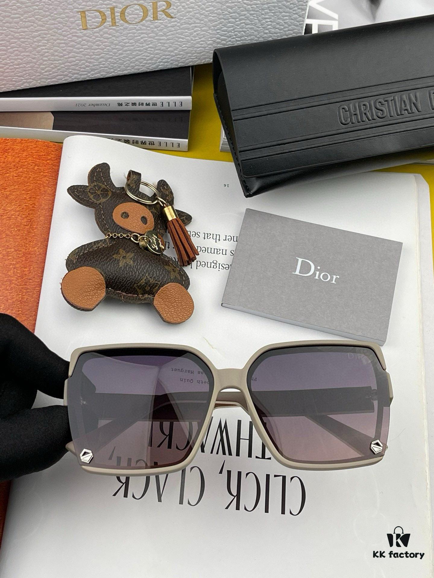 6931fe643a89a121ed54e82d 【DIOR】2025 Spring New Arrival Trendy Fashion Rectangular Polarized Sunglasses, High-Quality Comfortable Fit, Influencer Popular Style, Women's HD Thickened Polarized Sunglasses 🕶️ High-Quality TR Frame Model: CD1422