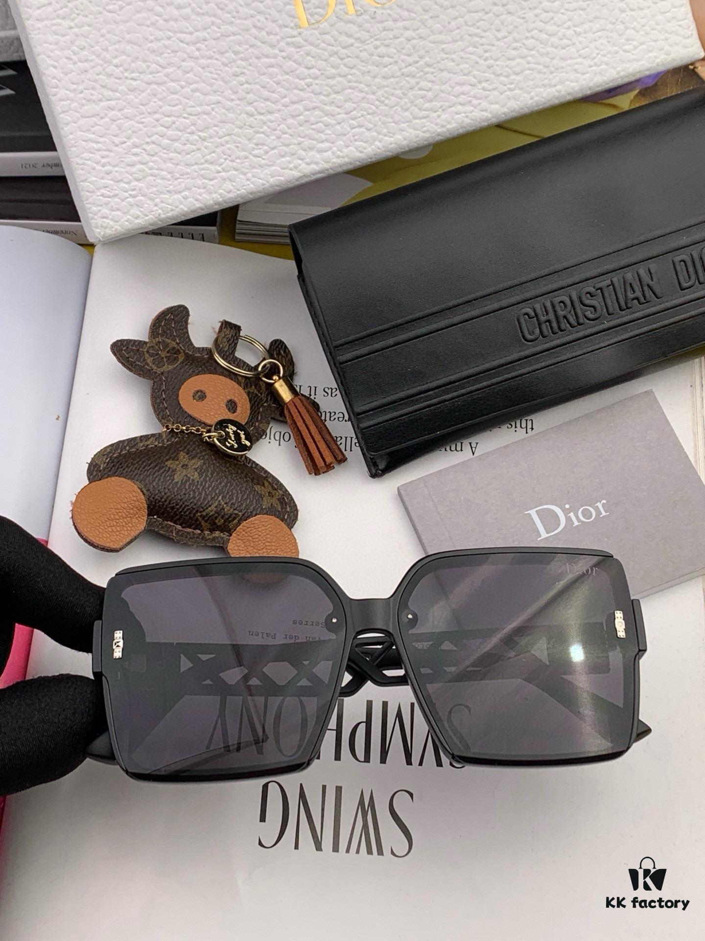 6931fe693a89a121ed54e86c DIOR Dior 2025 Spring New Arrival Trendy Popular Fashion Square Frame Sunglasses High Quality Comfortable Wear Influencer Style Women's HD Sunglasses