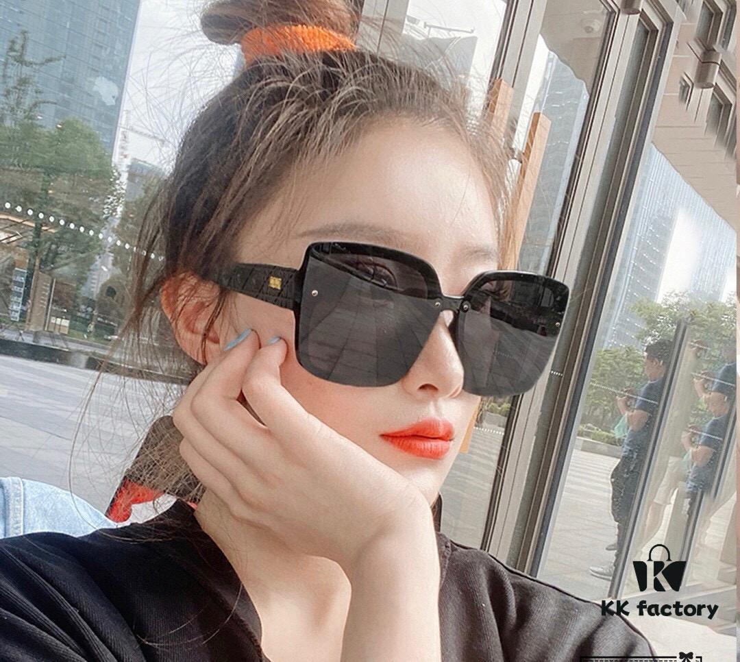 6931fe693a89a121ed54e872 DIOR Dior 2025 Spring New Arrival Trendy Popular Fashion Square Frame Sunglasses High Quality Comfortable Wear Influencer Style Women's HD Sunglasses