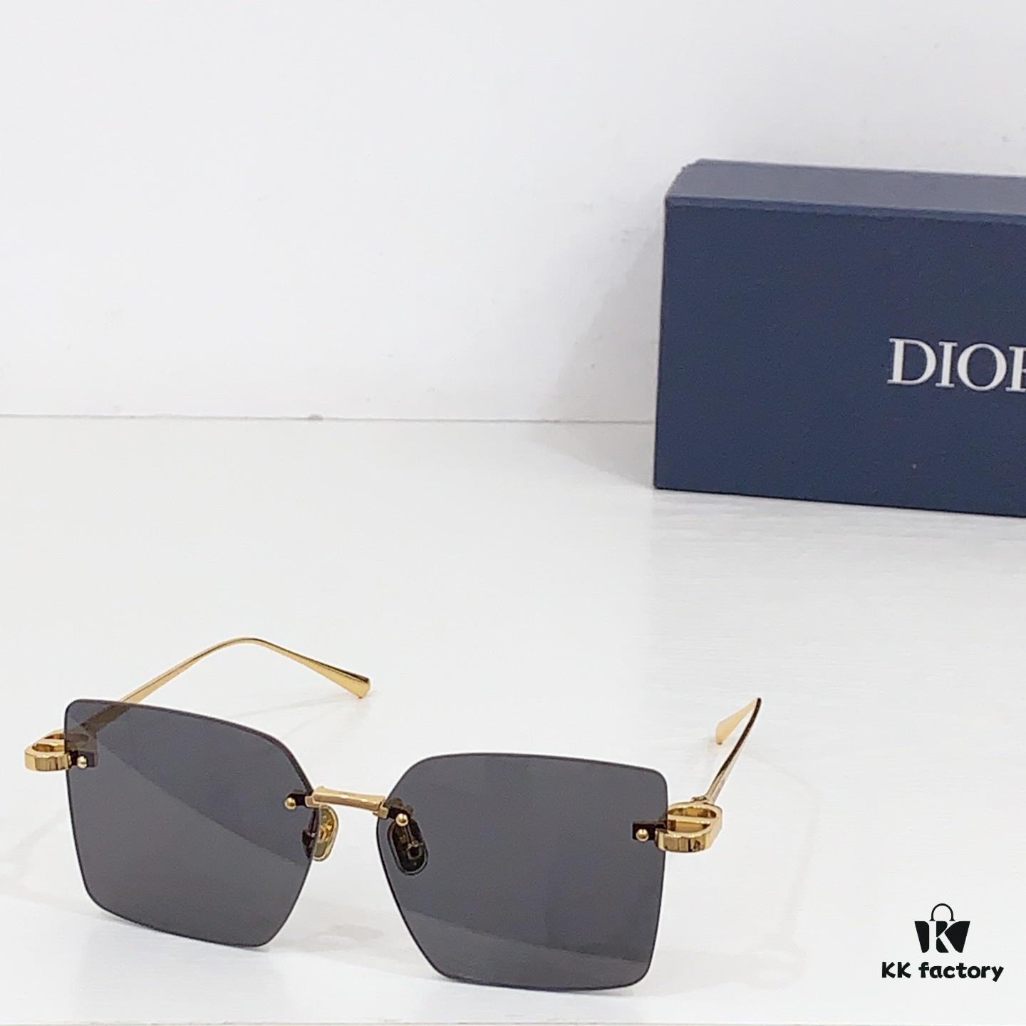150 Dio* Mod: CDiorS5U Size: 58-15-135 Sunglasses