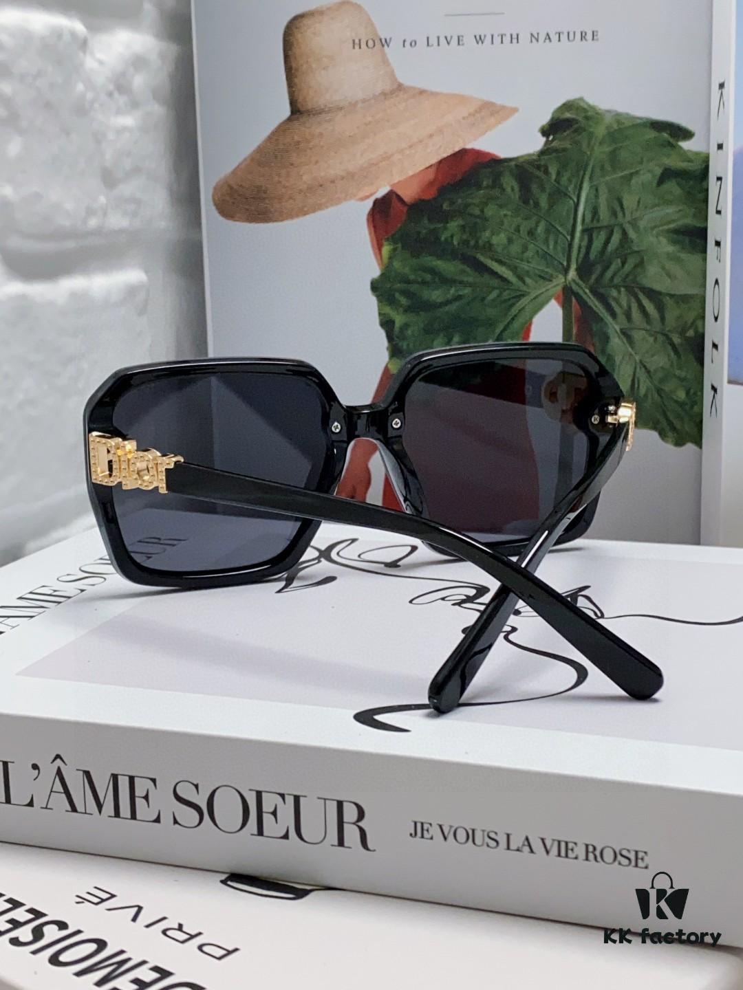 6931fe863a89a121ed54e9ea DIOR Large Square Frame 2025 New Arrival Asymmetric D Letter Design Fully Paved with Micro Diamonds 💎 Classic Timeless Square Shape with Asymmetric Accent on Left Side Trendy Best-Selling Eyeglasses Sunglasses