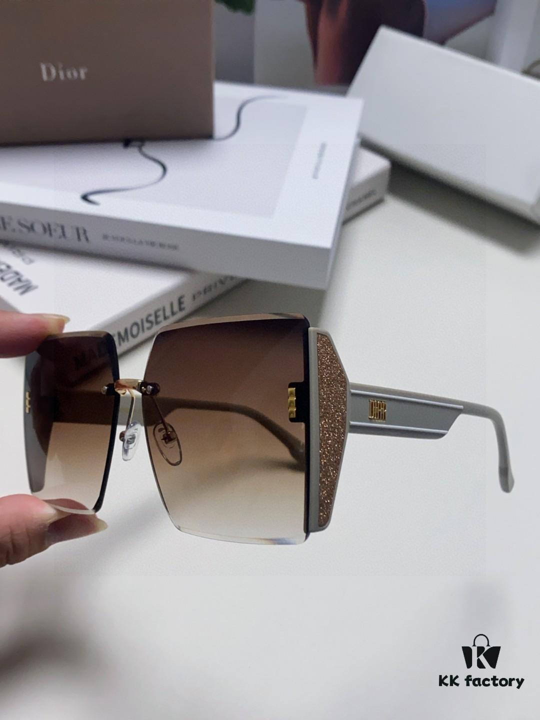 6931fe893a89a121ed54ea0d Dior 2025 New Large Frame Women's Sunglasses, Square-Cut Rimless UV-Protective Vacation Sunglasses