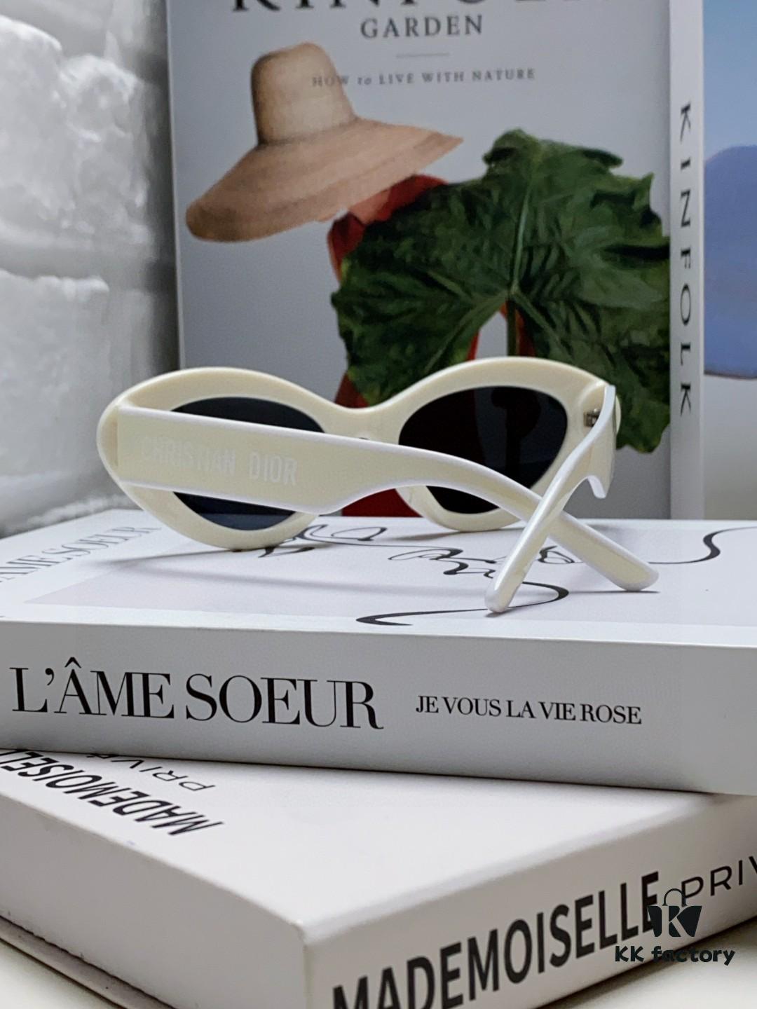 6931fe903a89a121ed54ea6e DIOR Cat-Eye Fashion Women's Sunglasses with Classic Two-Tone Design