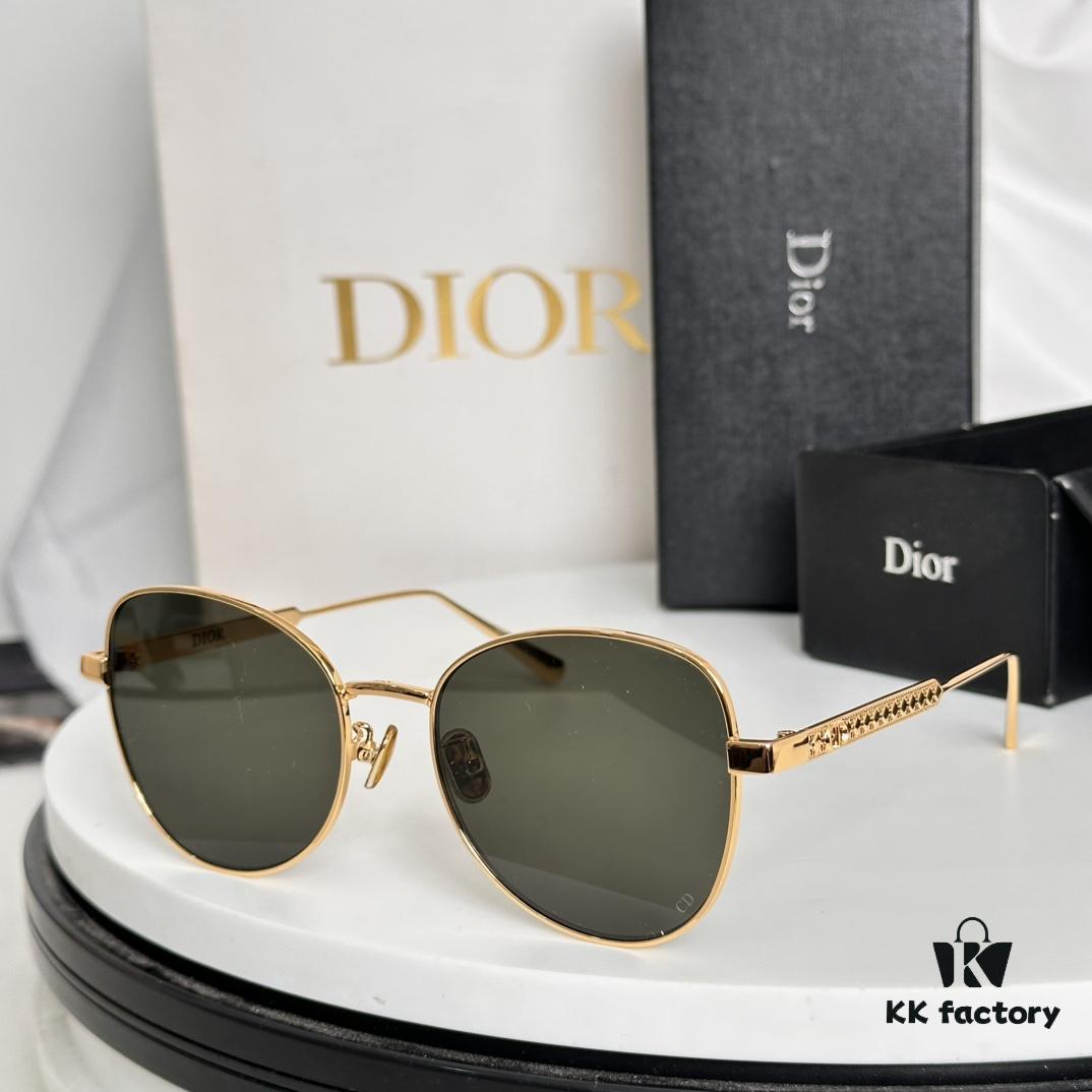 Versatile Frame with Subtle Gold Wire for Natural Look