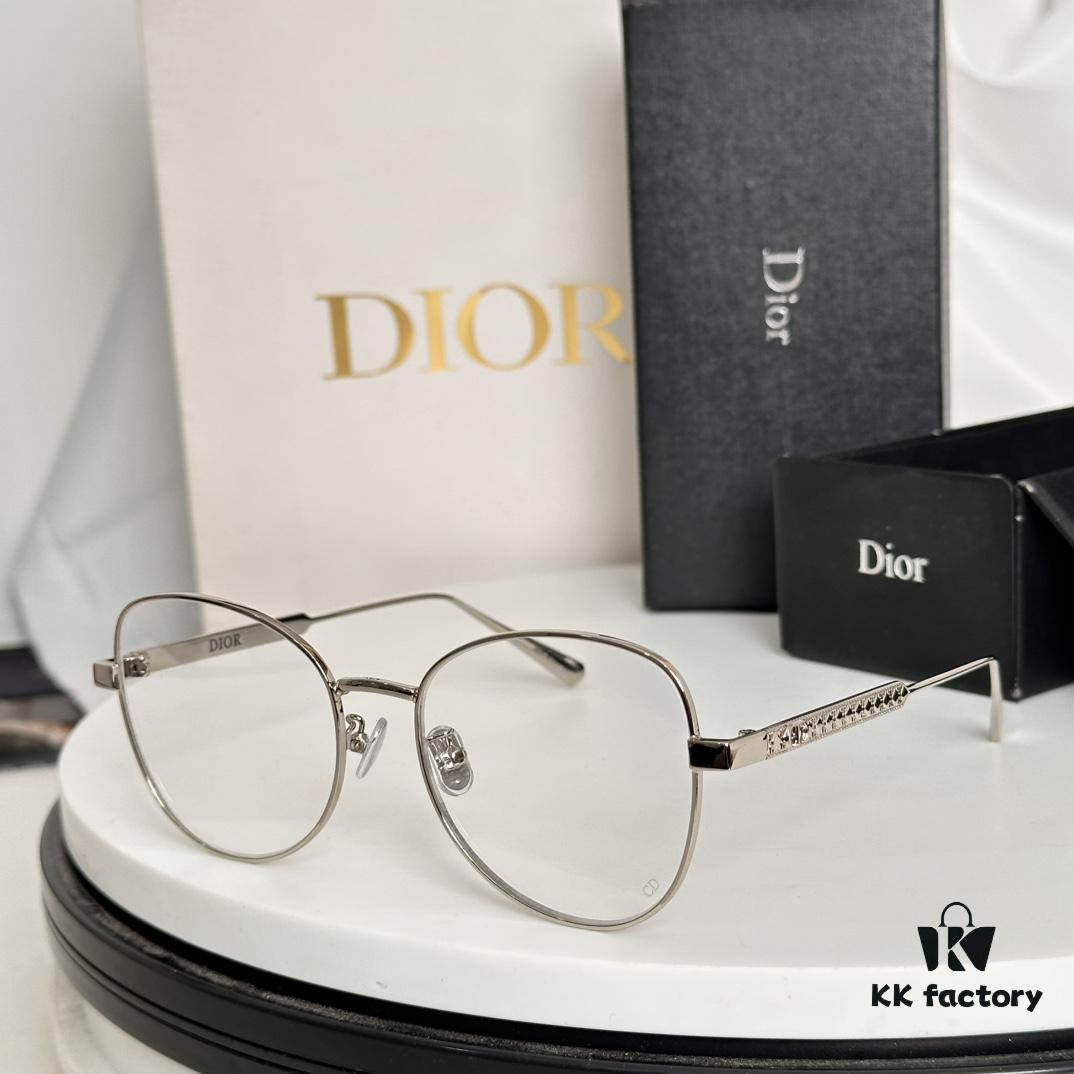 Versatile Frame with Subtle Gold Wire for Natural Look