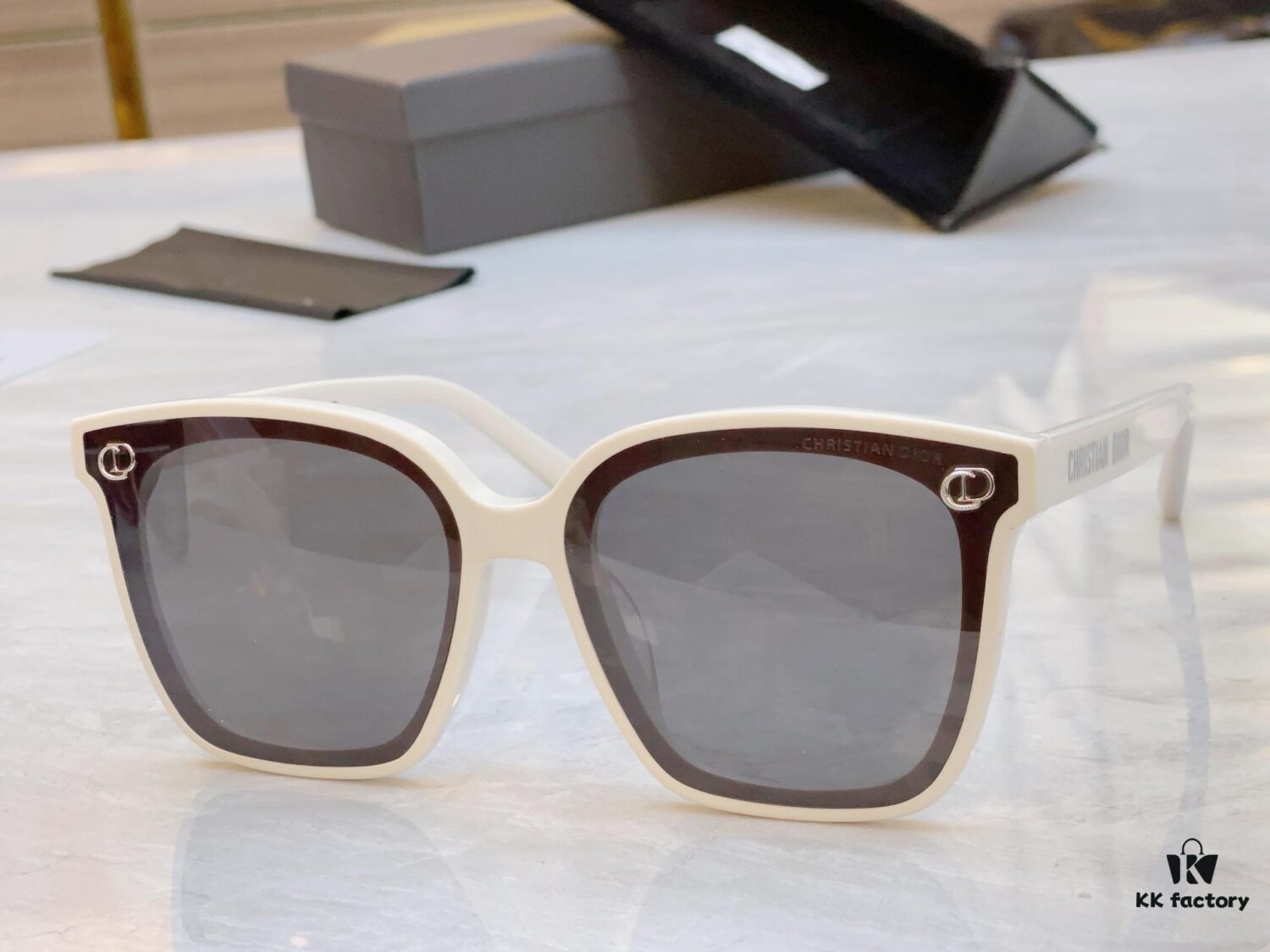 6931fed23a89a121ed54edbd Dior New Arrival Sunglasses, Model: Dior Oblipue D4U, Size: 65-15-145