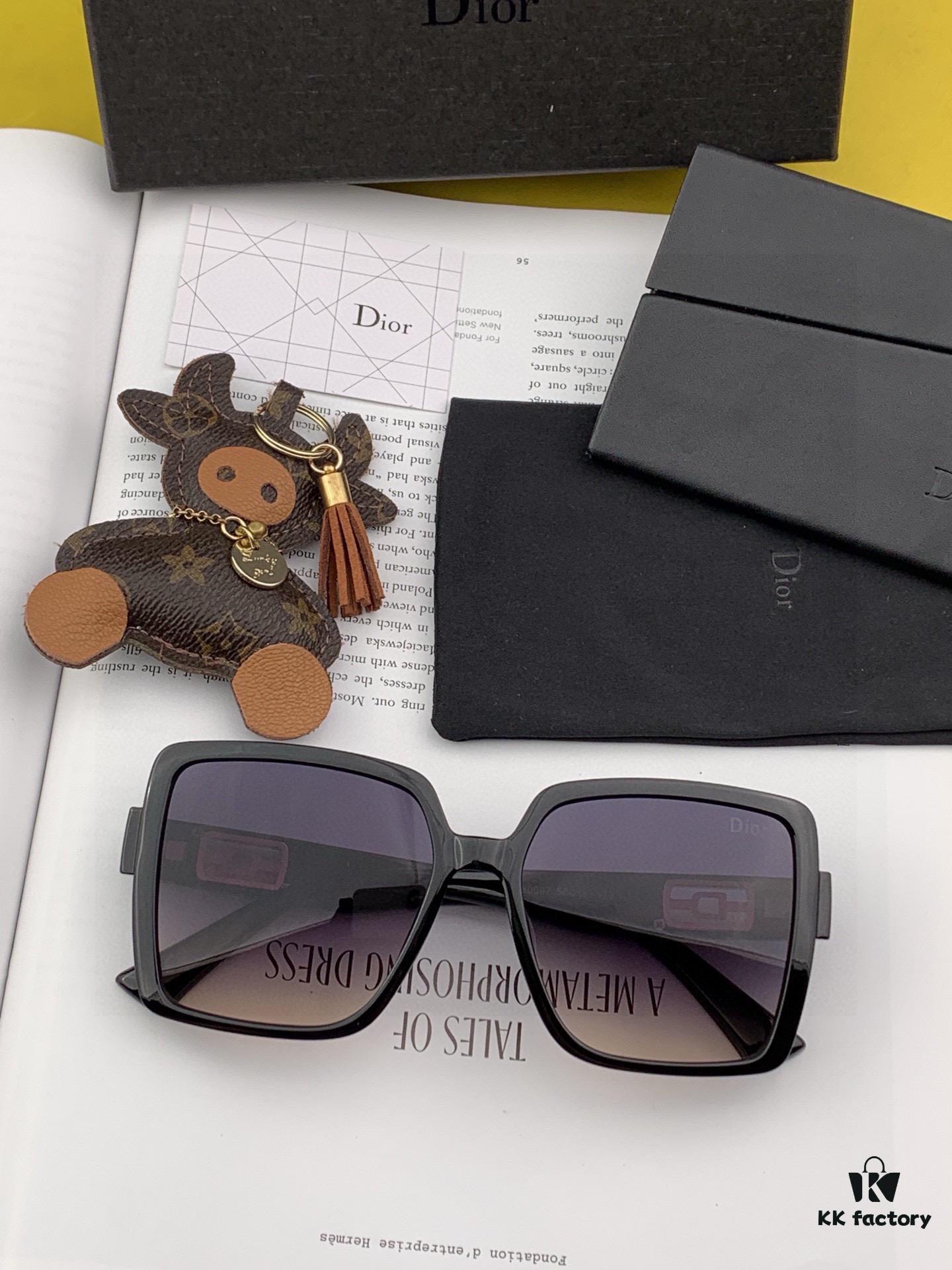 DIOR 2025 Spring New Arrival Square Sunglasses, Favored by Influencers for Their Stunning Look – Playful, Sweet, and Premium Metal Frame