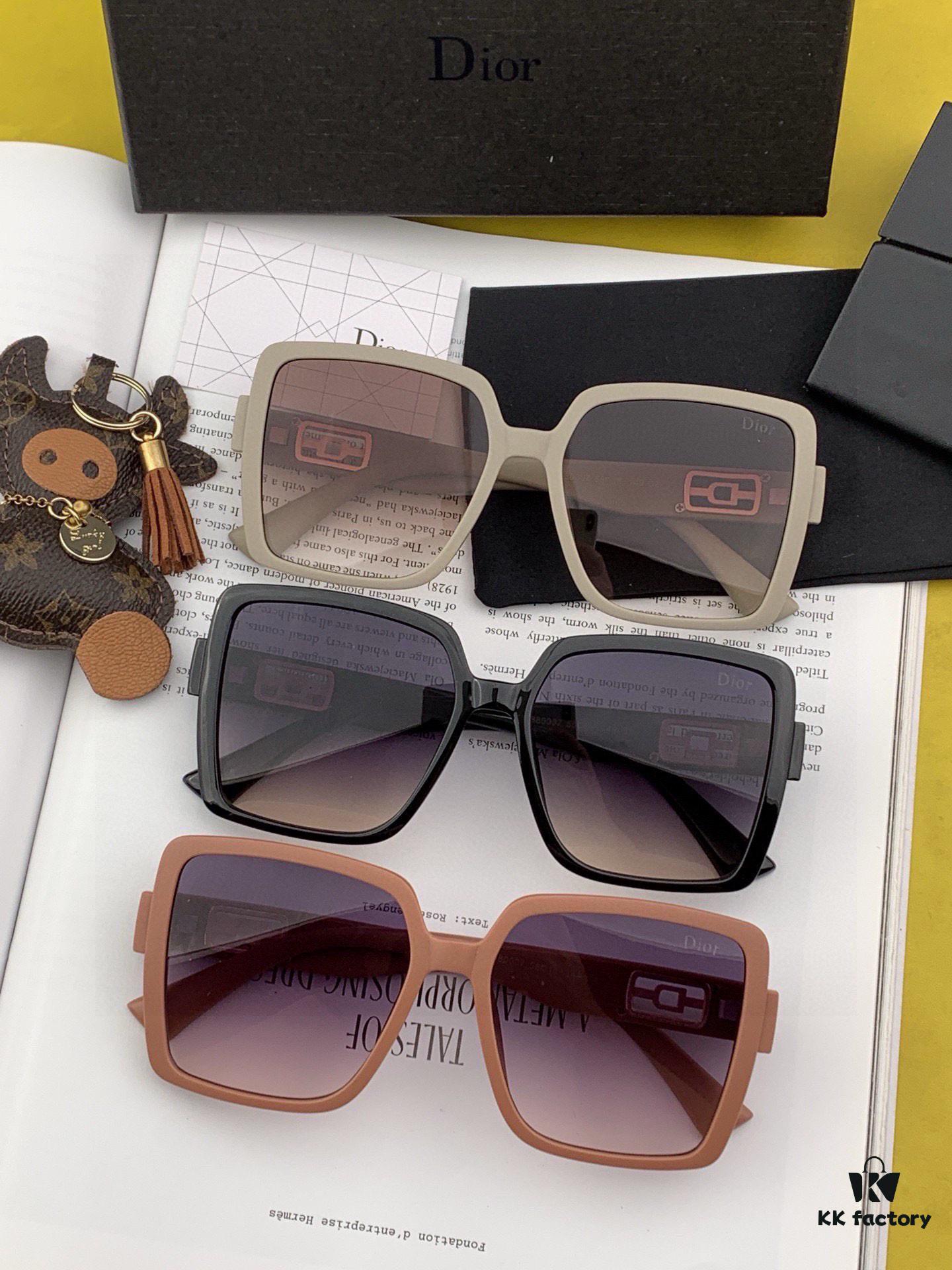 DIOR 2025 Spring New Arrival Square Sunglasses, Favored by Influencers for Their Stunning Look – Playful, Sweet, and Premium Metal Frame