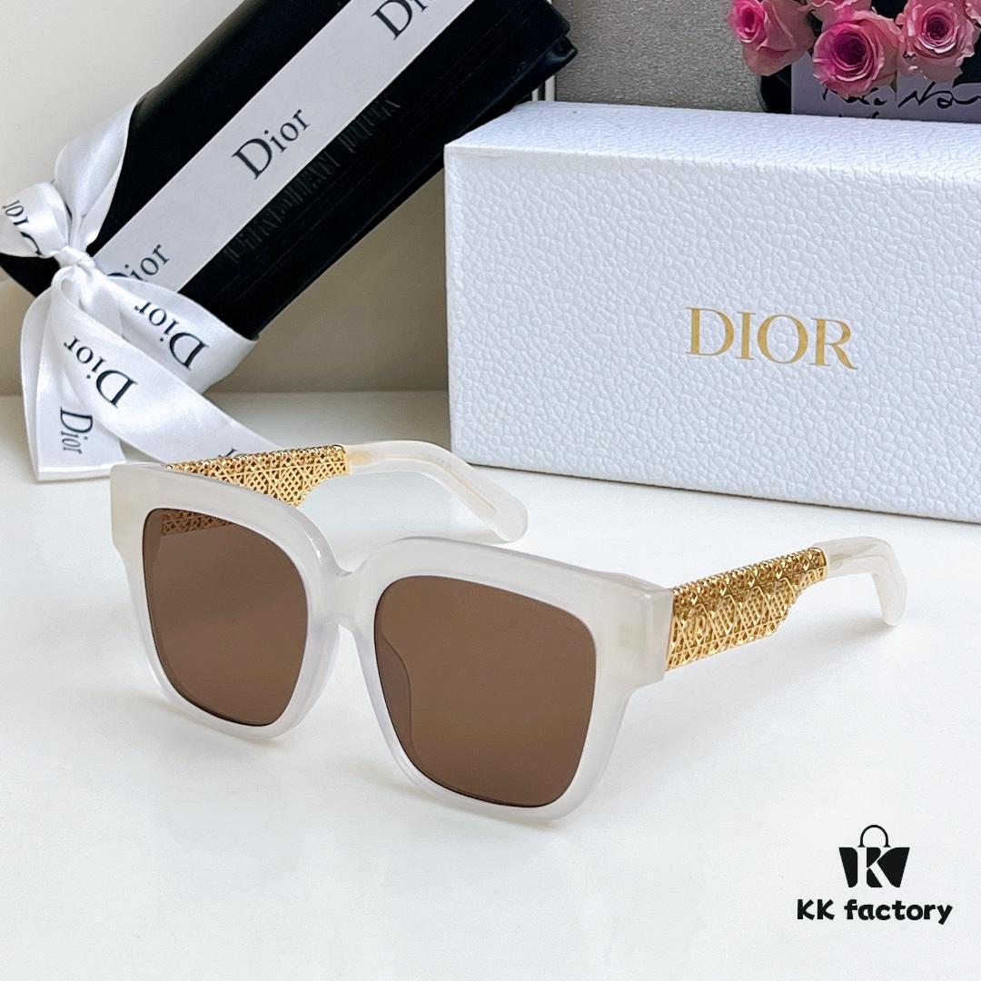 140 DIO* Official New Arrival ~ DioRésille Series Acetate Butterfly Frame with Golden Metal Temples Featuring Contrasting Cannage Pattern and CD Logo
