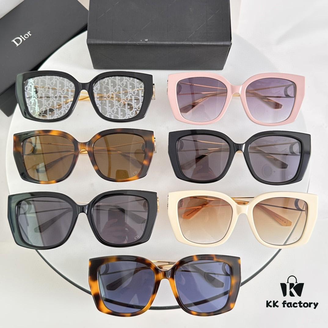 6931fef33a89a121ed54ef6a DIOR 30Montaigne S13F Square Sunglasses in Black Acetate with Gold-Tone Metal Temples and Gray Lenses