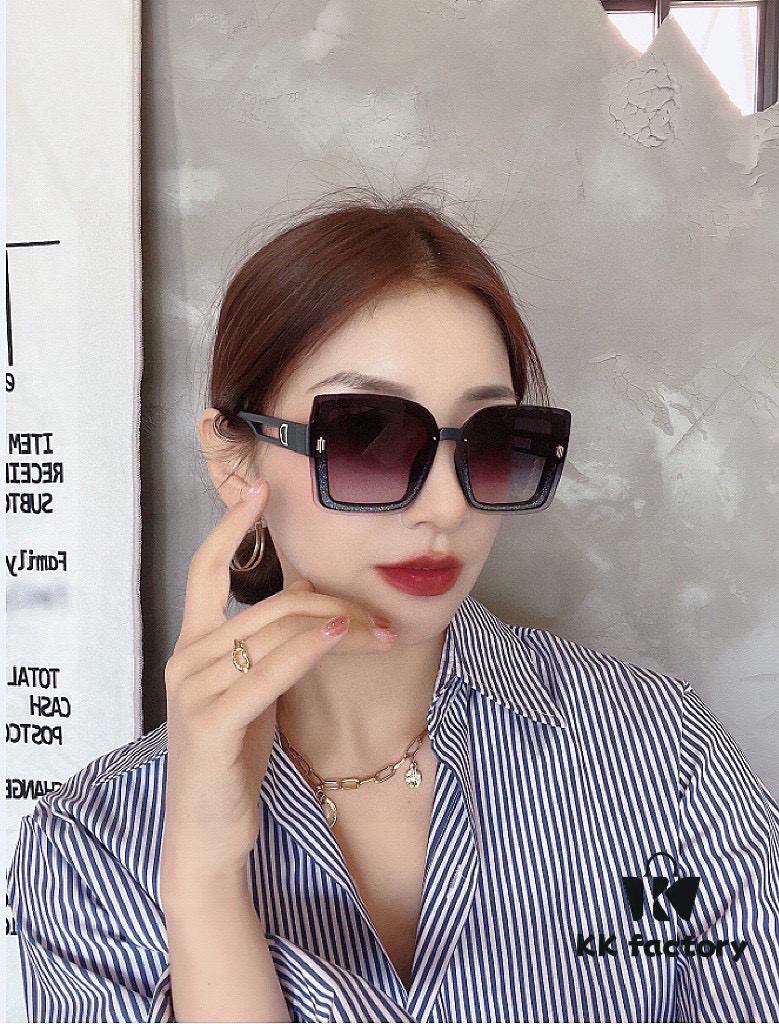6931fef63a89a121ed54ef97 DIOR 2025 Spring New Arrival Square Sunglasses, Favored by Influencers for Their Stunning Look and Chic Metal Finish