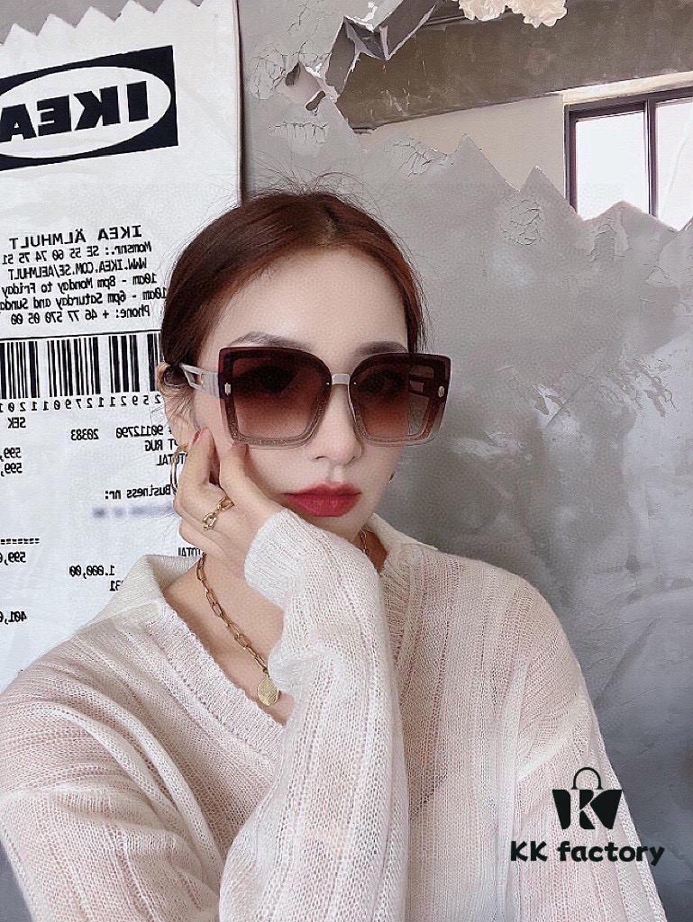 6931fef63a89a121ed54ef98 DIOR 2025 Spring New Arrival Square Sunglasses, Favored by Influencers for Their Stunning Look and Chic Metal Finish