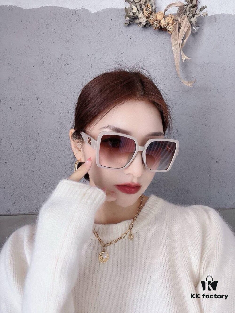 6931fef73a89a121ed54efa3 DIOR 2025 Spring New Arrival Square Sunglasses, Favored by Influencers for Their Stunning Look – Playful, Sweet, and Enhanced Facial Fit with Premium Metal Finish