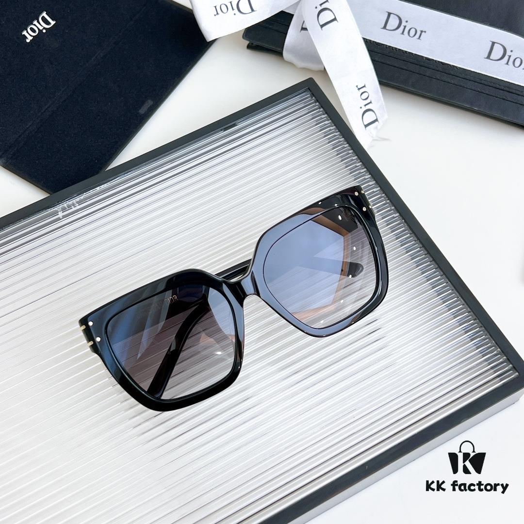 6931ff053a89a121ed54f05c 140 DIO* Original High Version MODEL: Dior Signature S10F SIZE: 55 17-135
