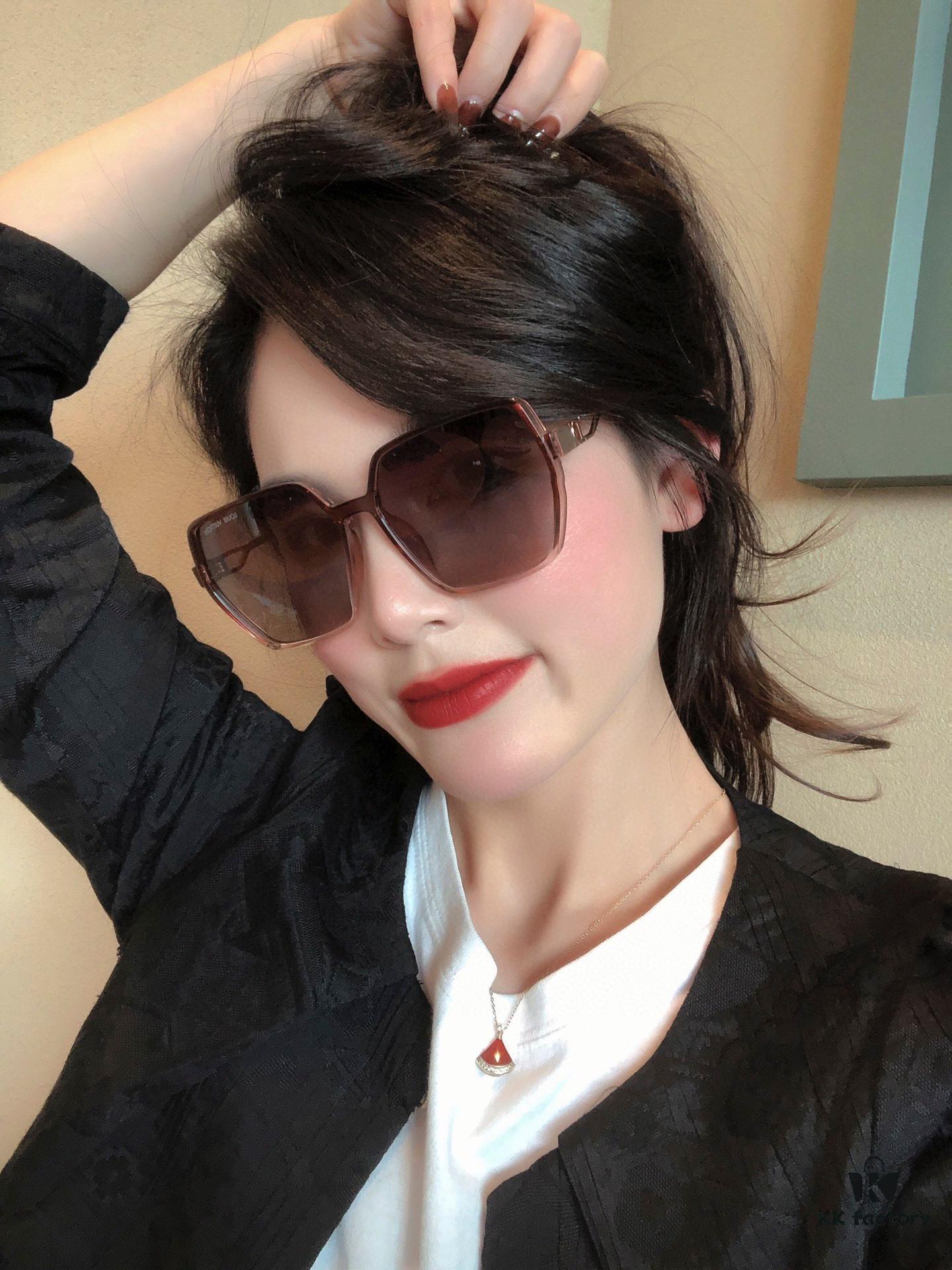 6931ff263a89a121ed54f20c 【DIOR】2024 Spring New Arrival Trendy Fashion Square Polarized Sunglasses High-Quality Comfortable Wear Influencer Style Women's HD Polarized Sunglasses 🕶️ High-Quality TR Frame Model: CD8359