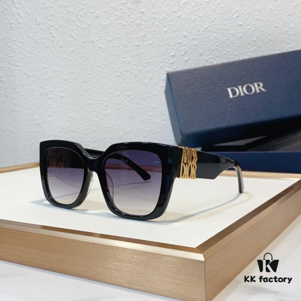 6931ff443a89a121ed54f385 140 DIOR MODEL: CDIO* S2F SIZE: 55□20-140