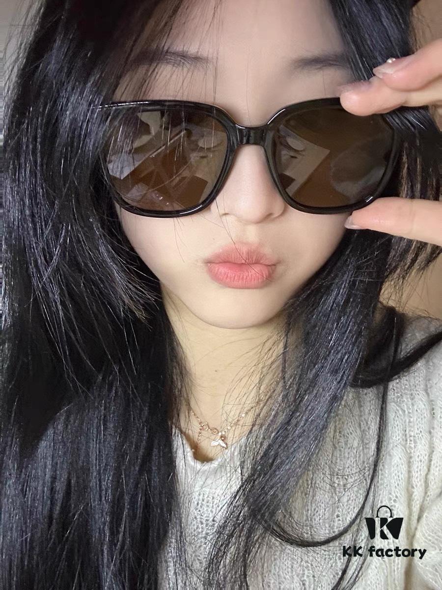 DIOR Square Frame Sunglasses, Premium Quality, Unique Design, Unisex Style, Fits All Face Types, Fashion Week Statement Piece, Couples' Matching Shades