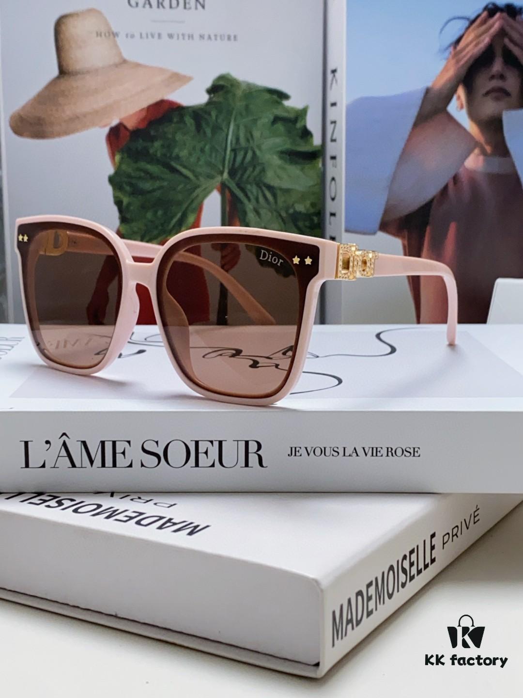 6931ff693a89a121ed54f561 DIOR 2024 Square Frame D Asymmetrical Letter Design Fully Set with Micro Diamonds 💎 Classic Timeless Square Shape with Star Accents Trending Fashion Sunglasses