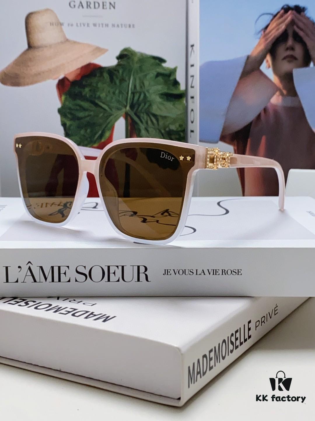 6931ff6a3a89a121ed54f56b DIOR 2024 Square Frame D Asymmetrical Letter Design Fully Set with Small Diamonds 💎 Classic Timeless Square Shape with Star Accents Trending Fashion Sunglasses