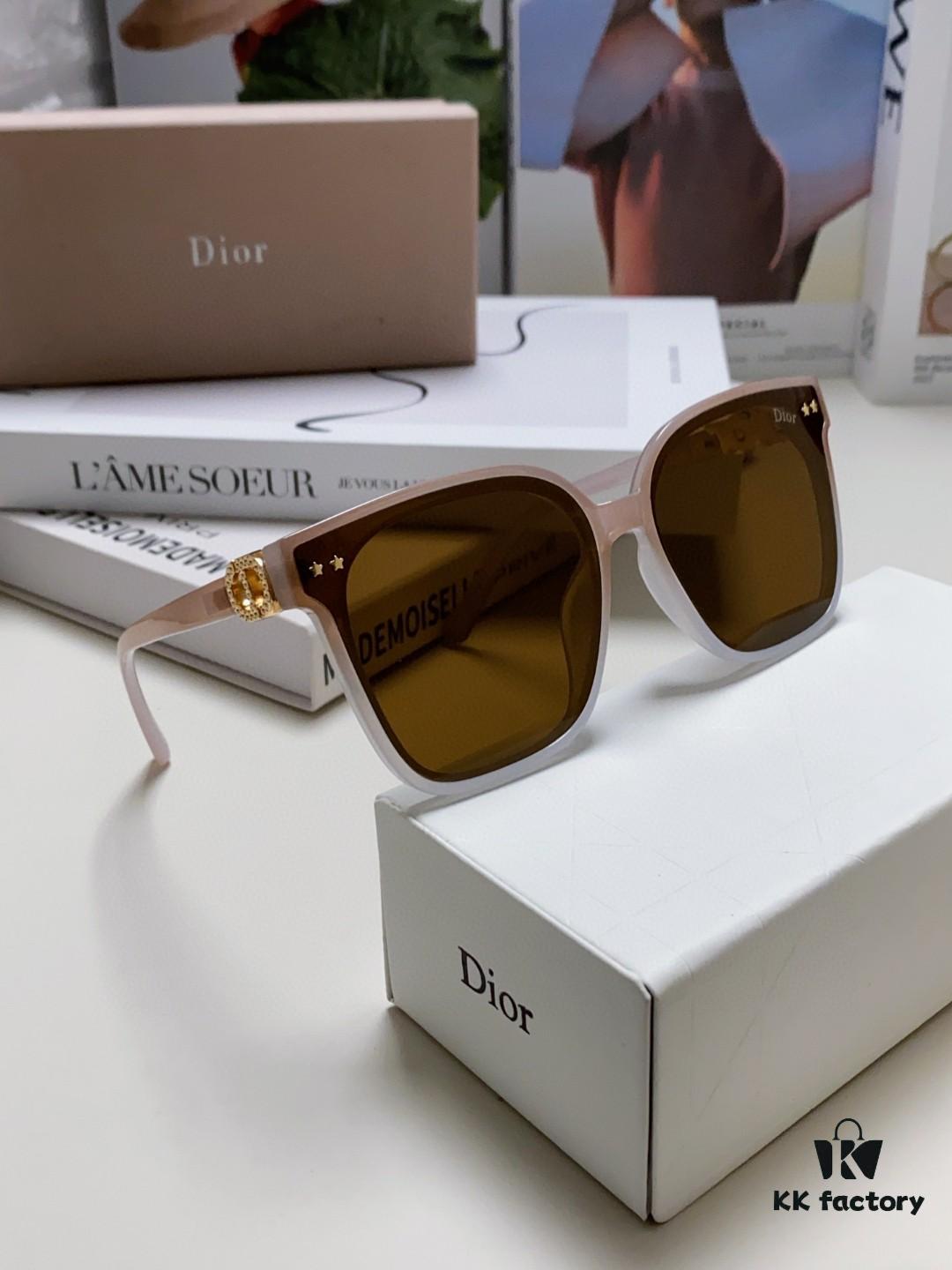 6931ff6a3a89a121ed54f572 DIOR 2024 Square Frame D Asymmetrical Letter Design Fully Set with Small Diamonds 💎 Classic Timeless Square Shape with Star Accents Trending Fashion Sunglasses