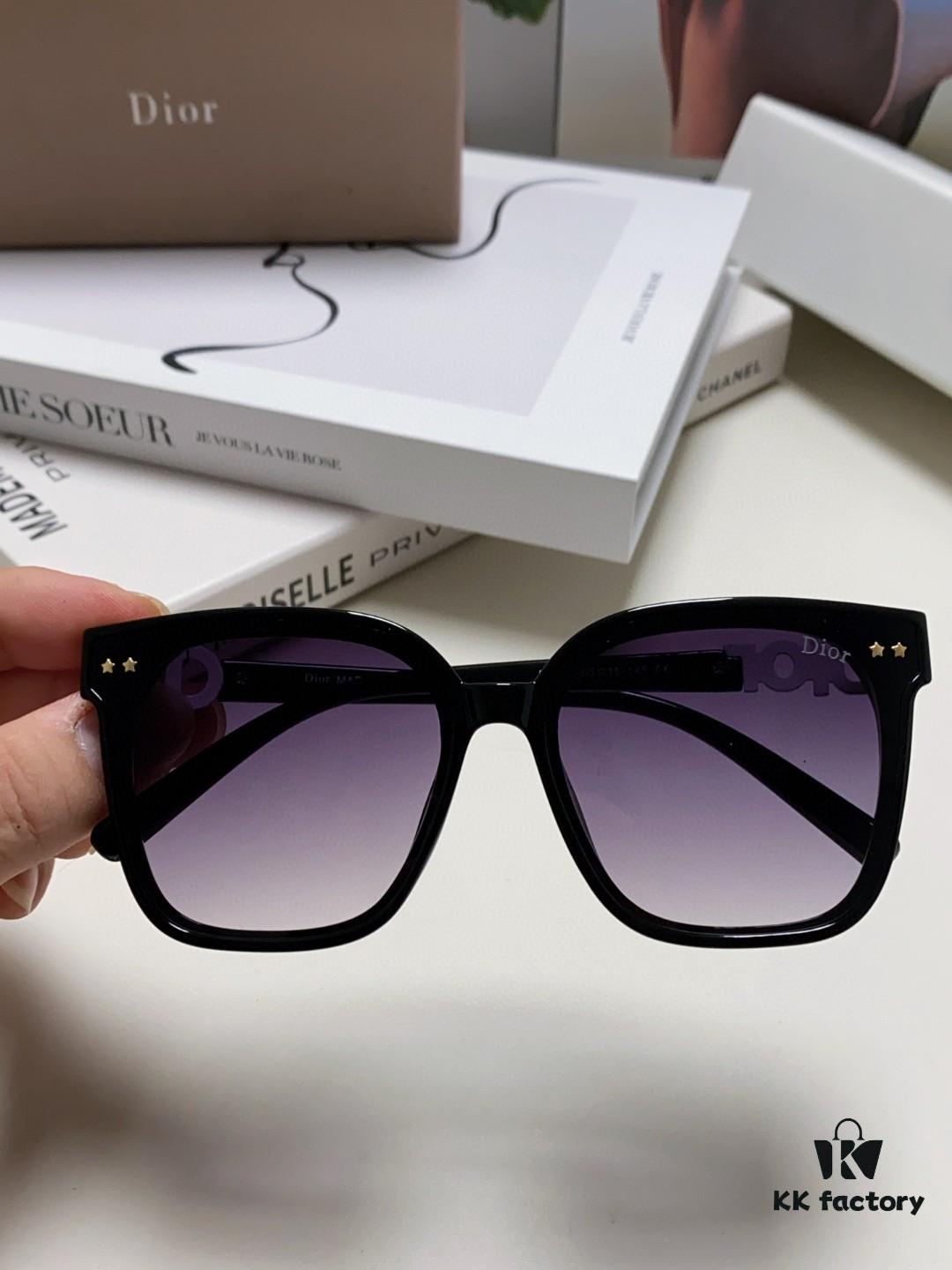 6931ff6d3a89a121ed54f592 DIOR 2024 Square Frame D Asymmetric Letter Design Fully Paved with Small Diamonds 💎 Classic Timeless Square Shape with Star Accents Trending Fashion Sunglasses