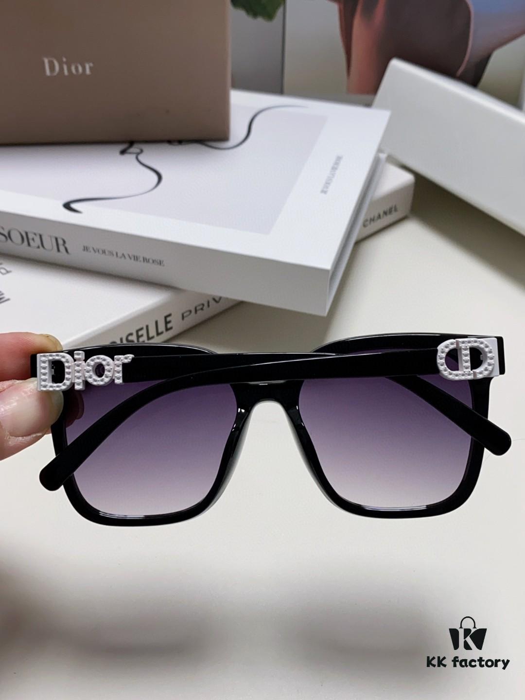 6931ff6d3a89a121ed54f593 DIOR 2024 Square Frame D Asymmetric Letter Design Fully Paved with Small Diamonds 💎 Classic Timeless Square Shape with Star Accents Trending Fashion Sunglasses