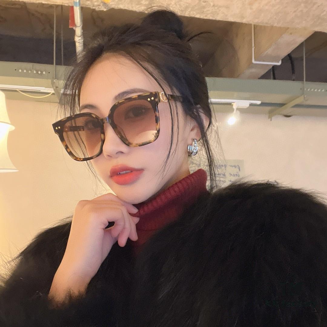 6931ff6d3a89a121ed54f59a DIOR 2024 Square Frame D Asymmetrical Letter Design Fully Paved with Micro Diamonds 💎 Classic Timeless Square Shape with Star Accents Trending Fashion Sunglasses