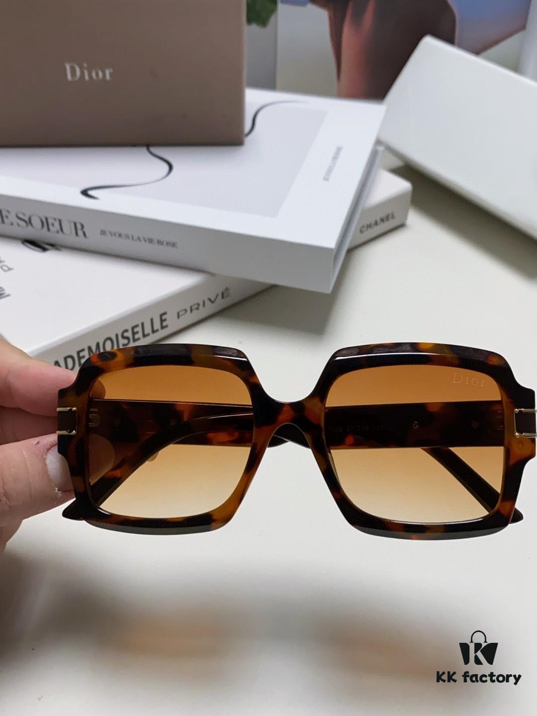 DIOR Street-Style Retro Unisex Square Sunglasses with Signature Elegant and Avant-Garde Design