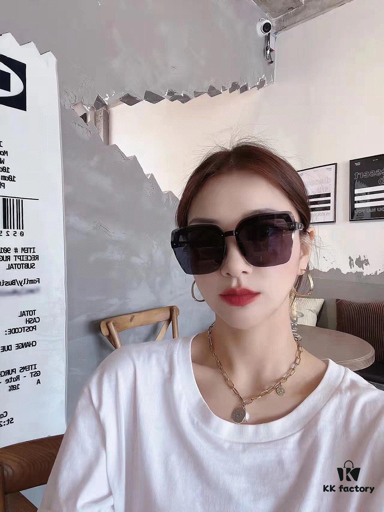 6931ff7f3a89a121ed54f67a DIOR 2024 Spring New Arrival Square Sunglasses, Favored by Influencers for Their Stunning Look and Premium Metal Finish