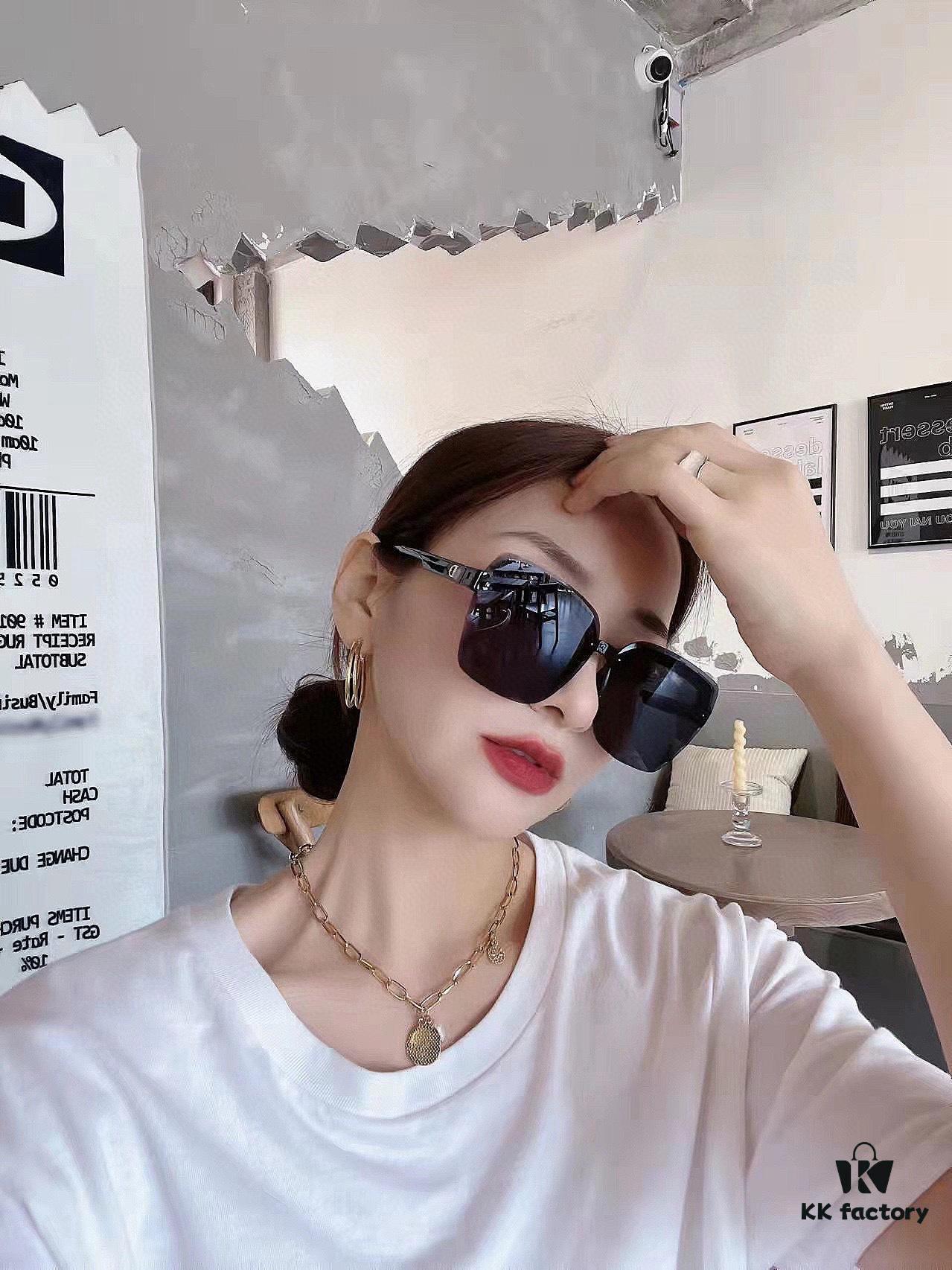 6931ff7f3a89a121ed54f67b DIOR 2024 Spring New Arrival Square Sunglasses, Favored by Influencers for Their Stunning Look and Premium Metal Finish