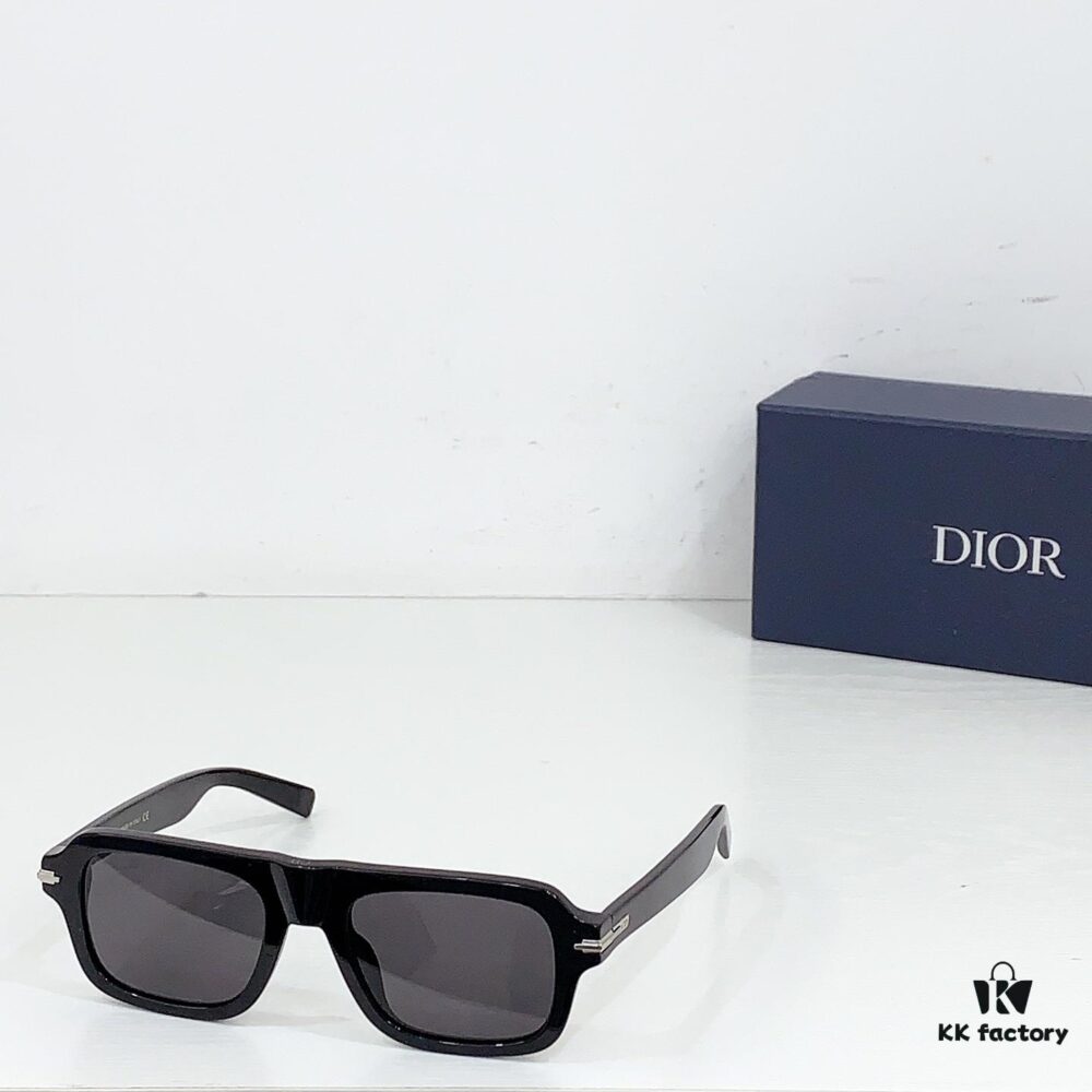 6931ff953a89a121ed54f79a 135 DIO* MODEL: DIOR BLACK SUIT N2I SIZE: 52 □ 20-145 Sunglasses