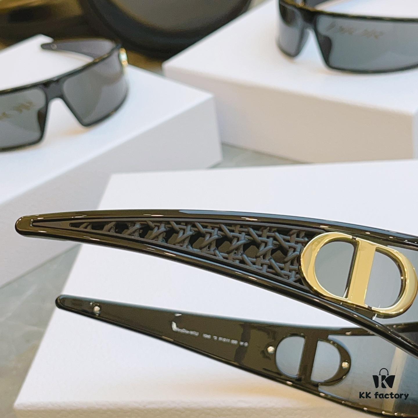 6931ffe83a89a121ed54fb83 【DIO*】 Winter25 CD Logo Hair Clip Sunglasses ✨ MOD: VeryDiorM1U, SIZE: 91-11 Premium High-Quality Replica with Original Box